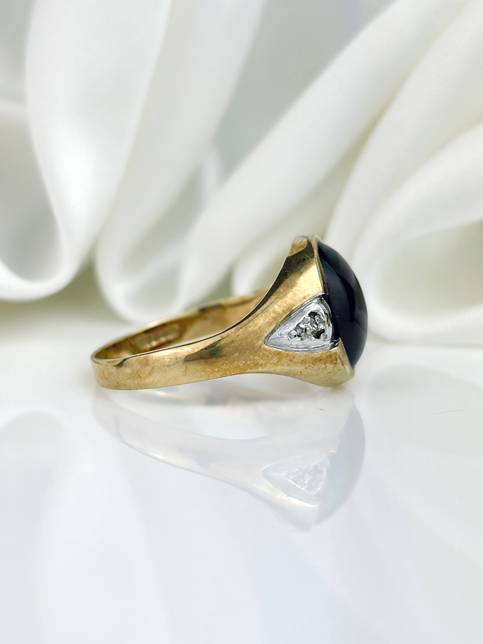 CHUNKY VINTAGE 9CT YELLOW GOLD CABOCHON GARNET AND WHITE STONE RING - 2