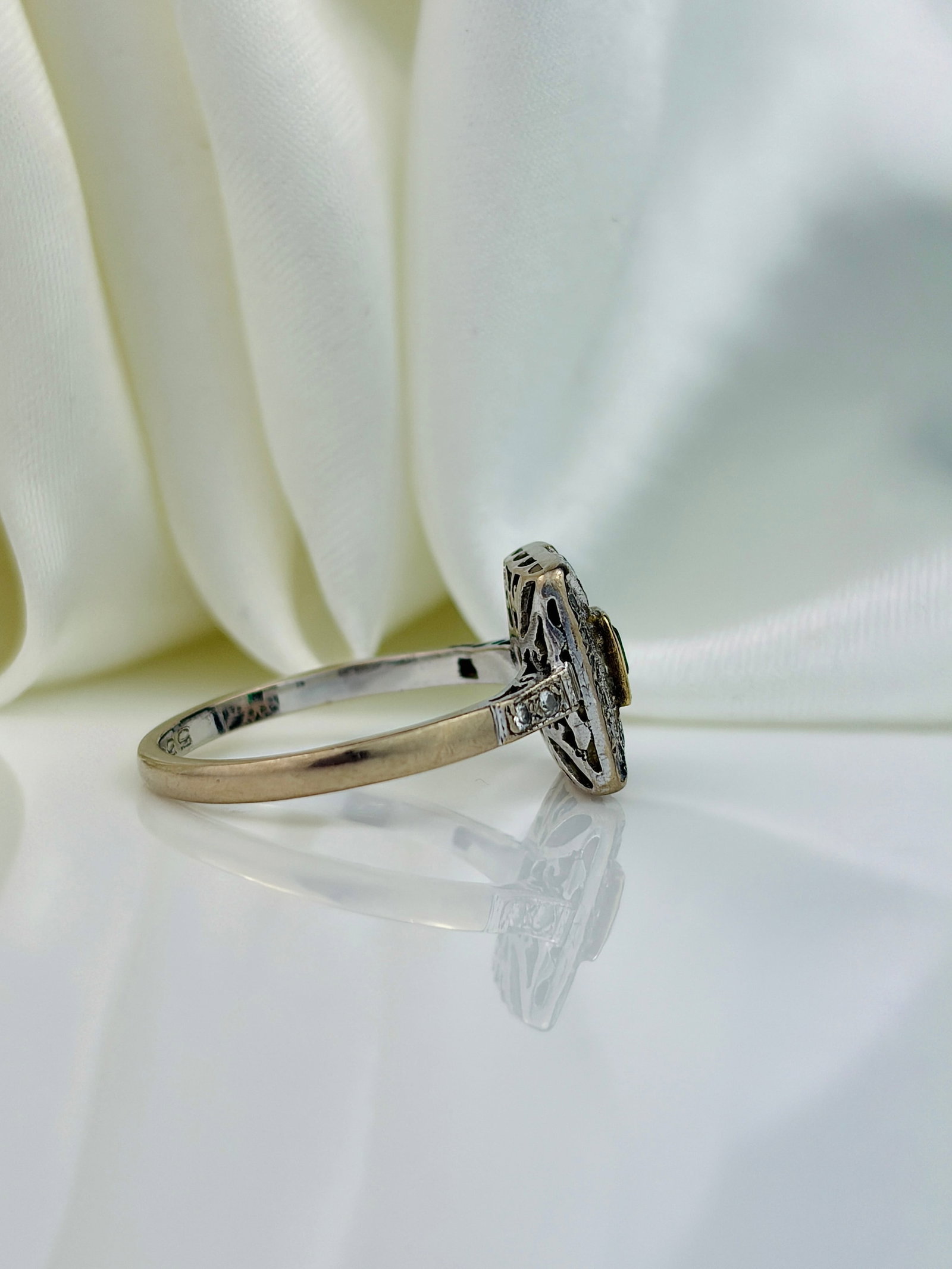VINTAGE C.1985 18CT WHITE GOLD EMERALD AND DIAMOND PANEL RING - 2