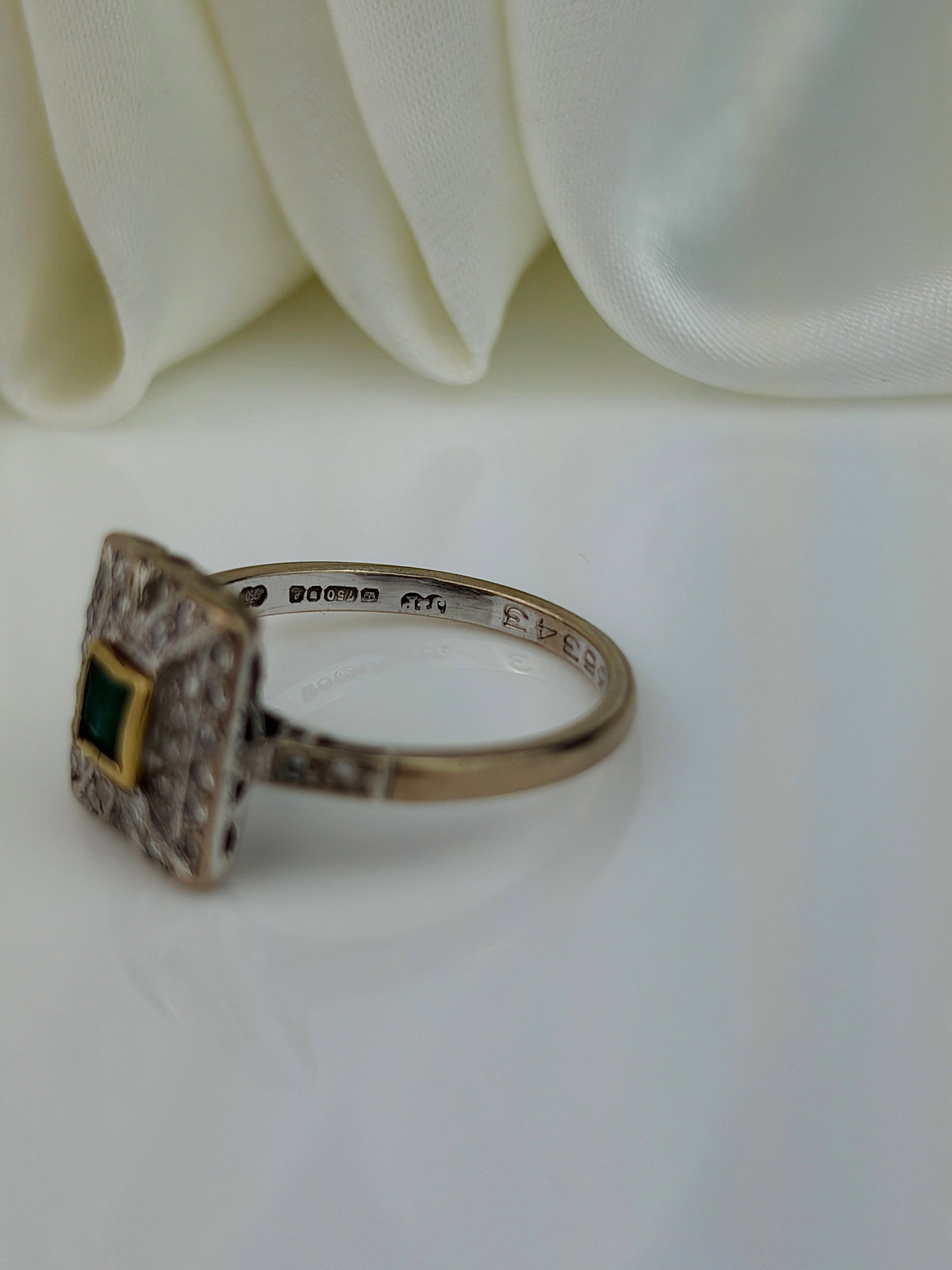 VINTAGE C.1985 18CT WHITE GOLD EMERALD AND DIAMOND PANEL RING - 4