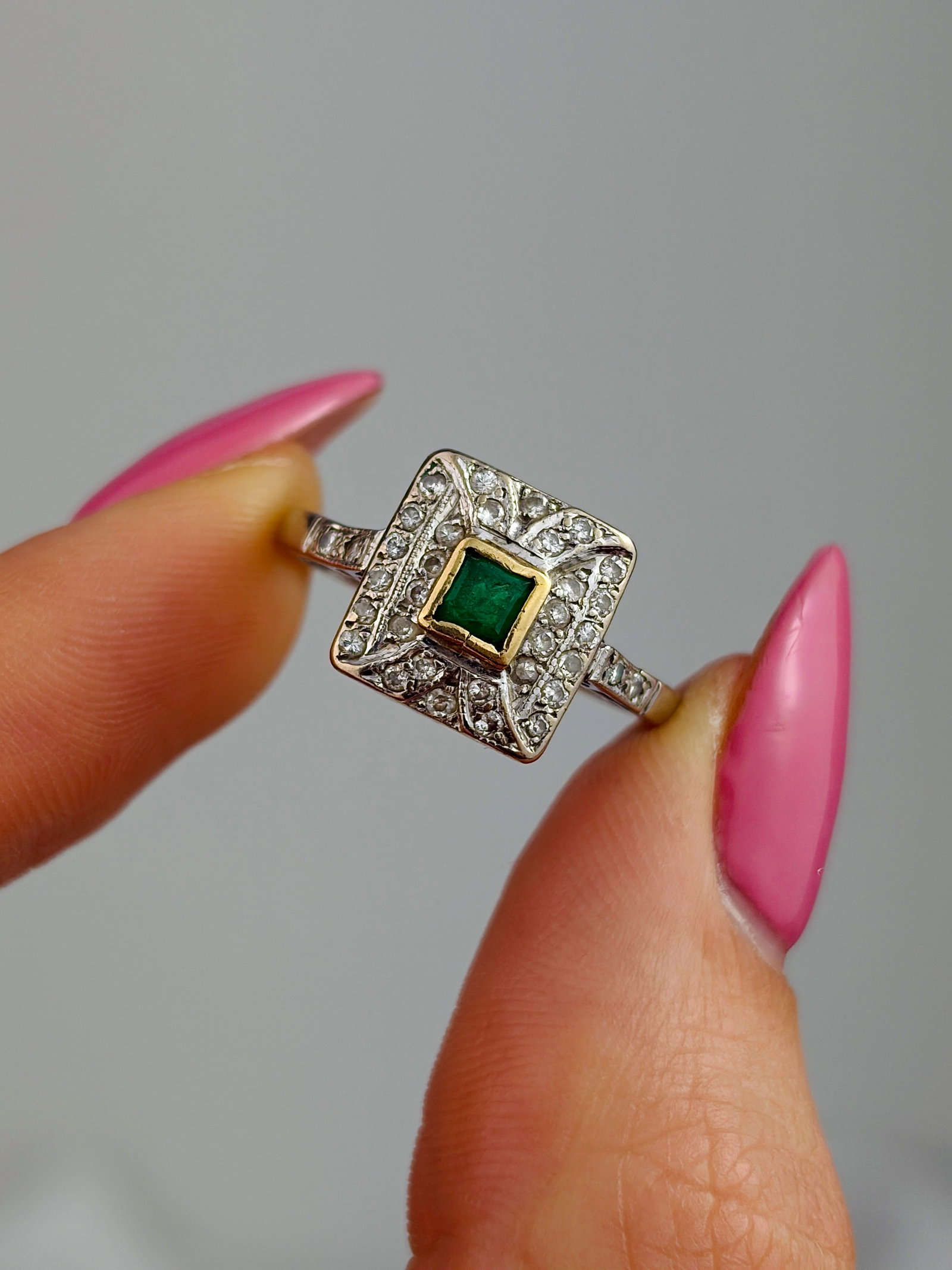 VINTAGE C.1985 18CT WHITE GOLD EMERALD AND DIAMOND PANEL RING - 5