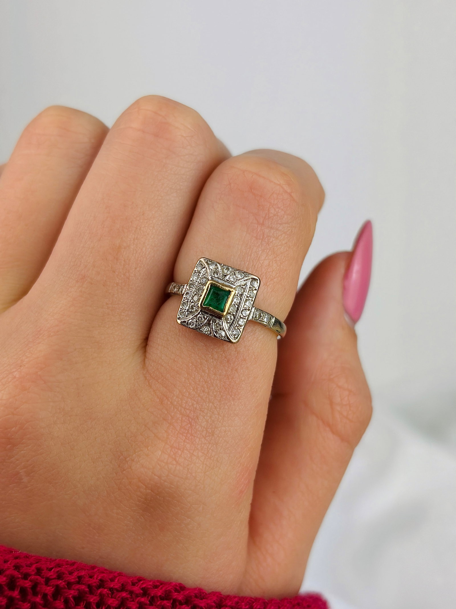 VINTAGE C.1985 18CT WHITE GOLD EMERALD AND DIAMOND PANEL RING - 7