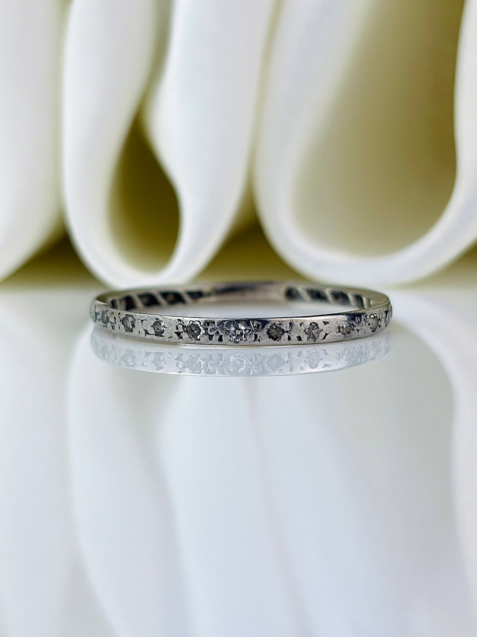 vintage 18ct white gold diamond full eternity band ring: vintage 18ct white gold diamond full eternity band ring Elegant diamond full eternity band ring!