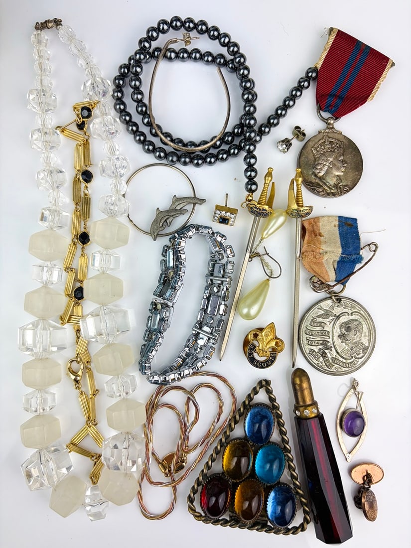 MIXED LOT MEDALS, BEADED NECKLACES, BROOCHES ETC: MIXED LOT MEDALS, BEADED NECKLACES, BROOCHES ETC