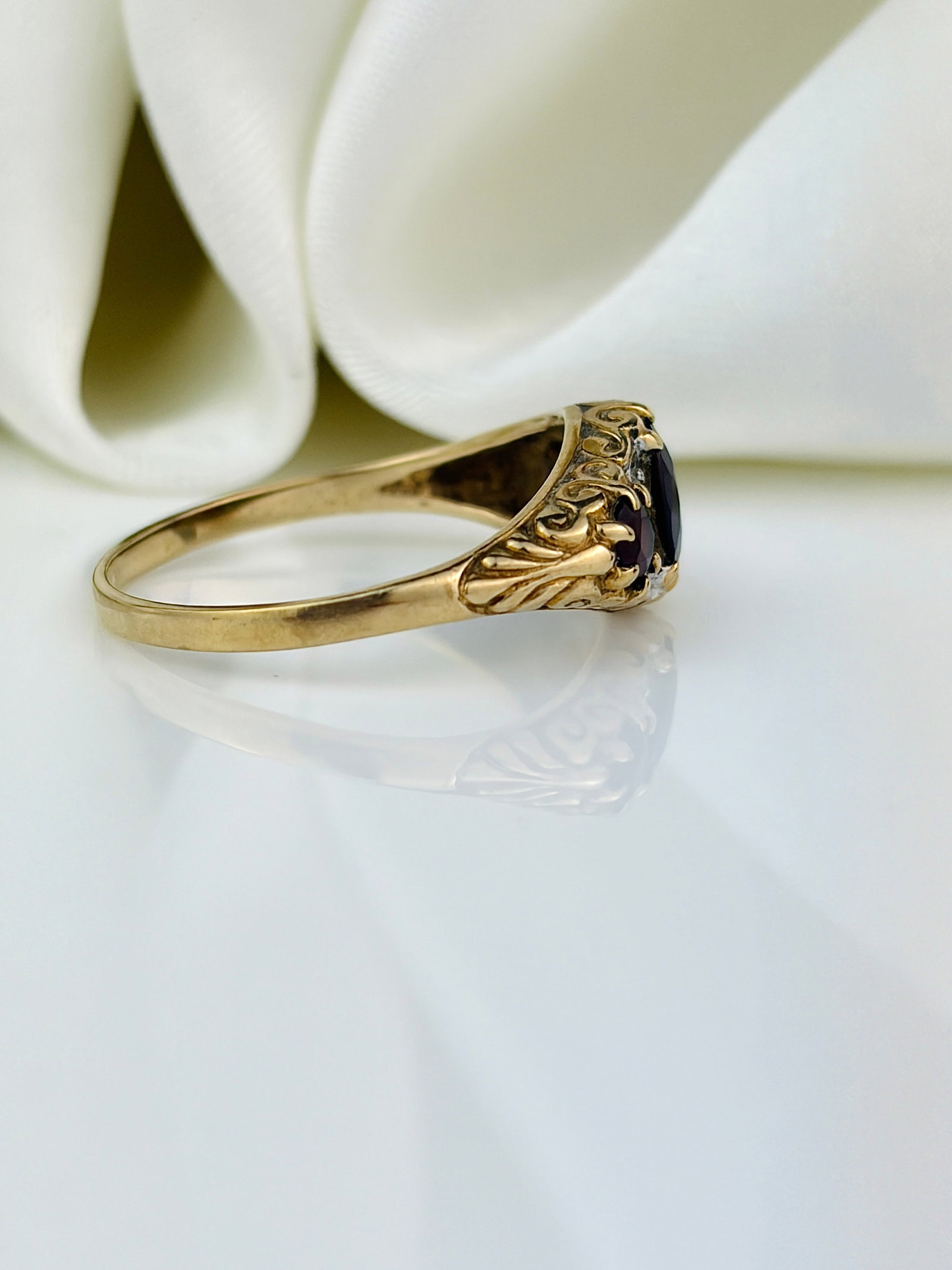 vintage 9ct yellow gold garnet and diamond ring - 2