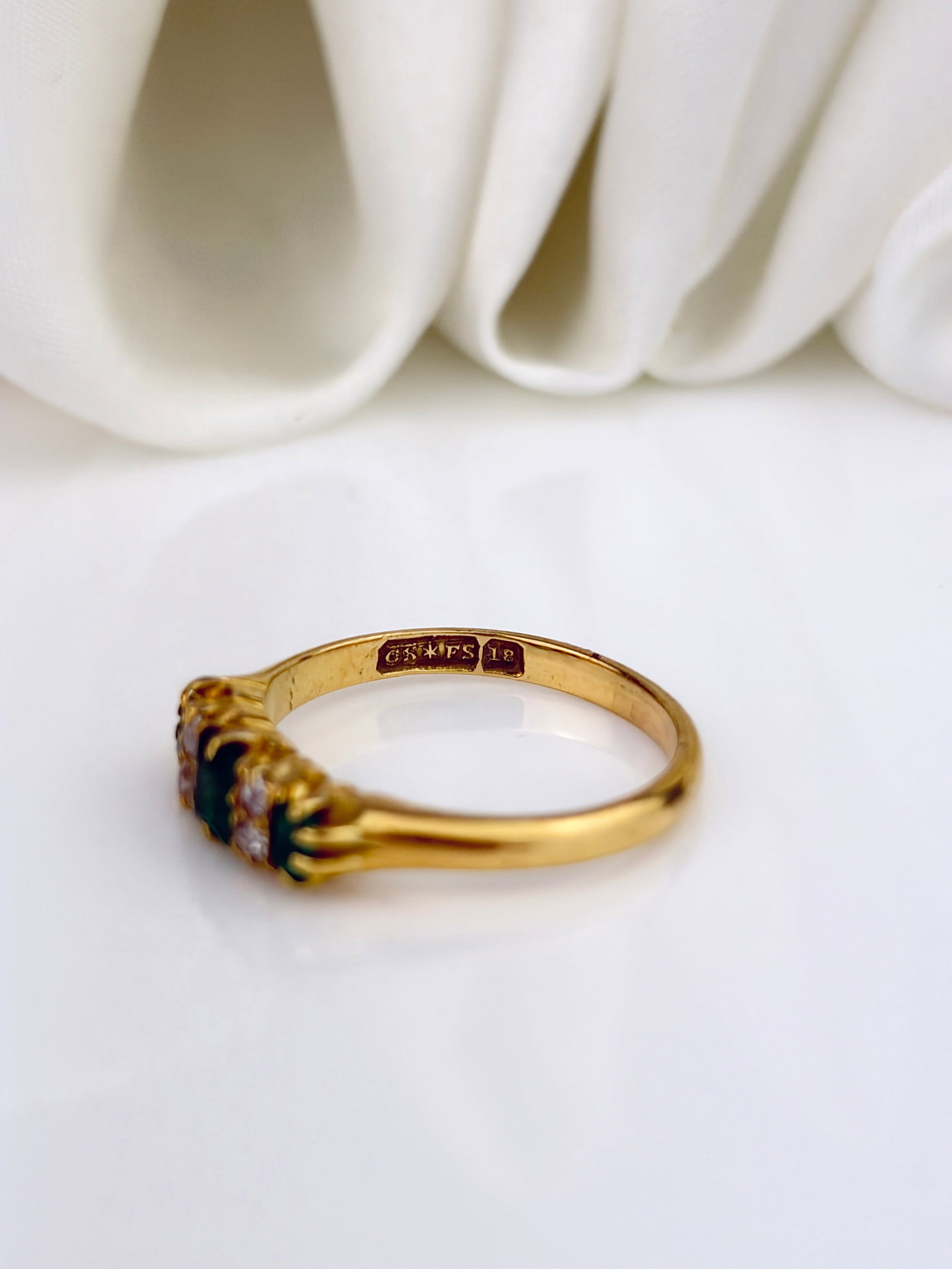 ANTIQUE 18CT YELLOW GOLD EMERALD AND DIAMOND 5 STONE RING - 4