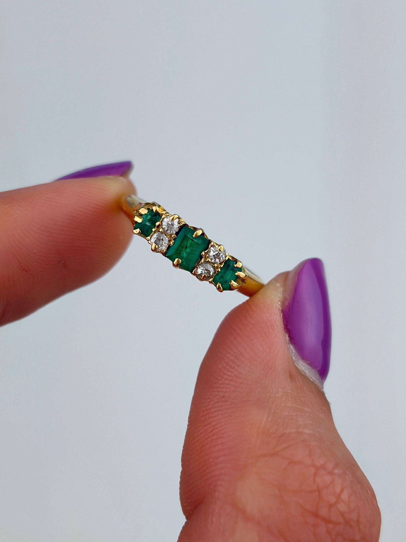 ANTIQUE 18CT YELLOW GOLD EMERALD AND DIAMOND 5 STONE RING - 5