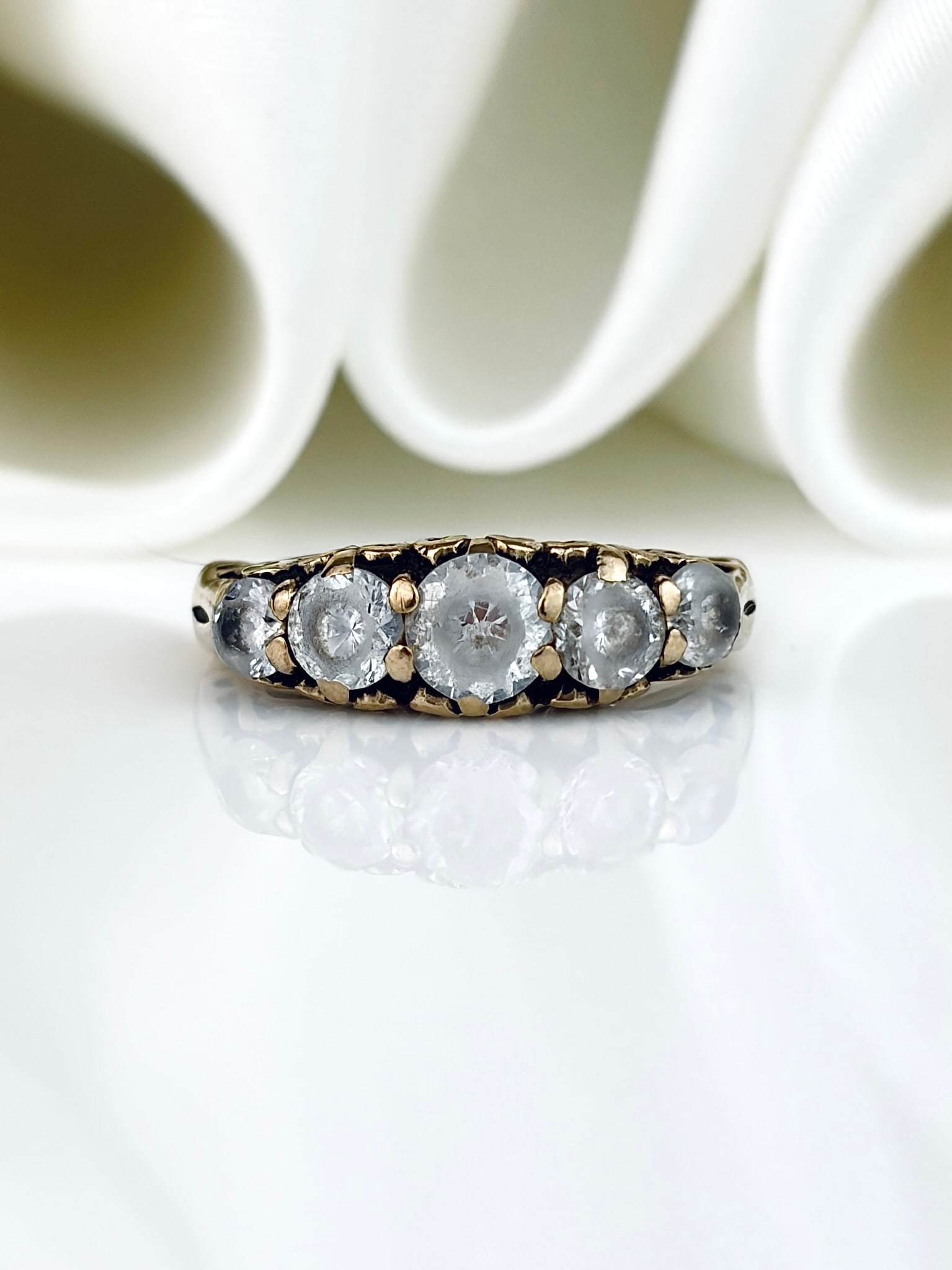 Sweet 9ct Gold Paste Five Stone Ring with Scroll Setting: Sweet 9ct gold paste five stone ring with scroll setting