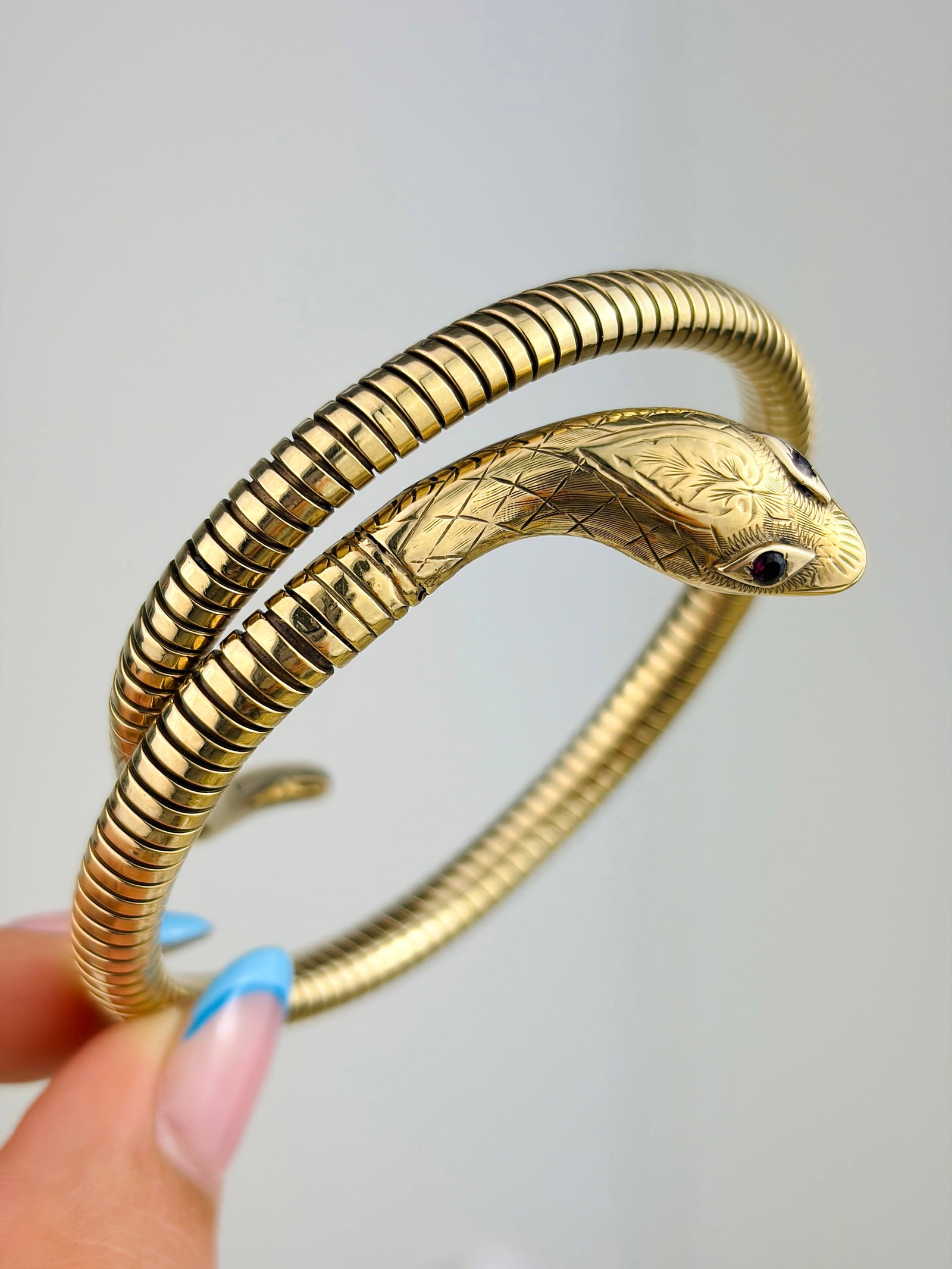 VINTAGE 9CT YELLOW GOLD COILED SNAKE BANGLE BRACELET WITH RUBY EYES - 2