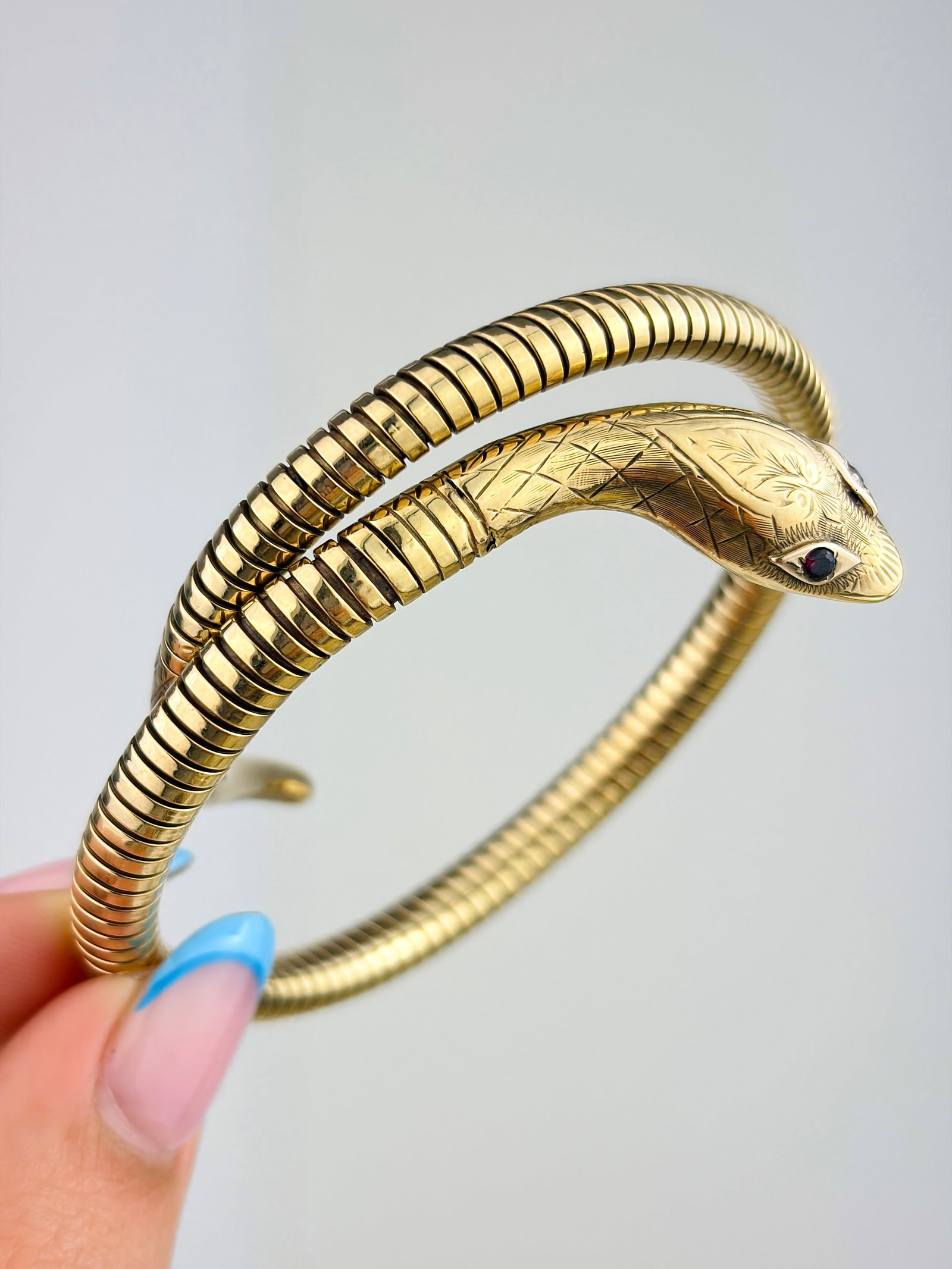VINTAGE 9CT YELLOW GOLD COILED SNAKE BANGLE BRACELET WITH RUBY EYES - 3