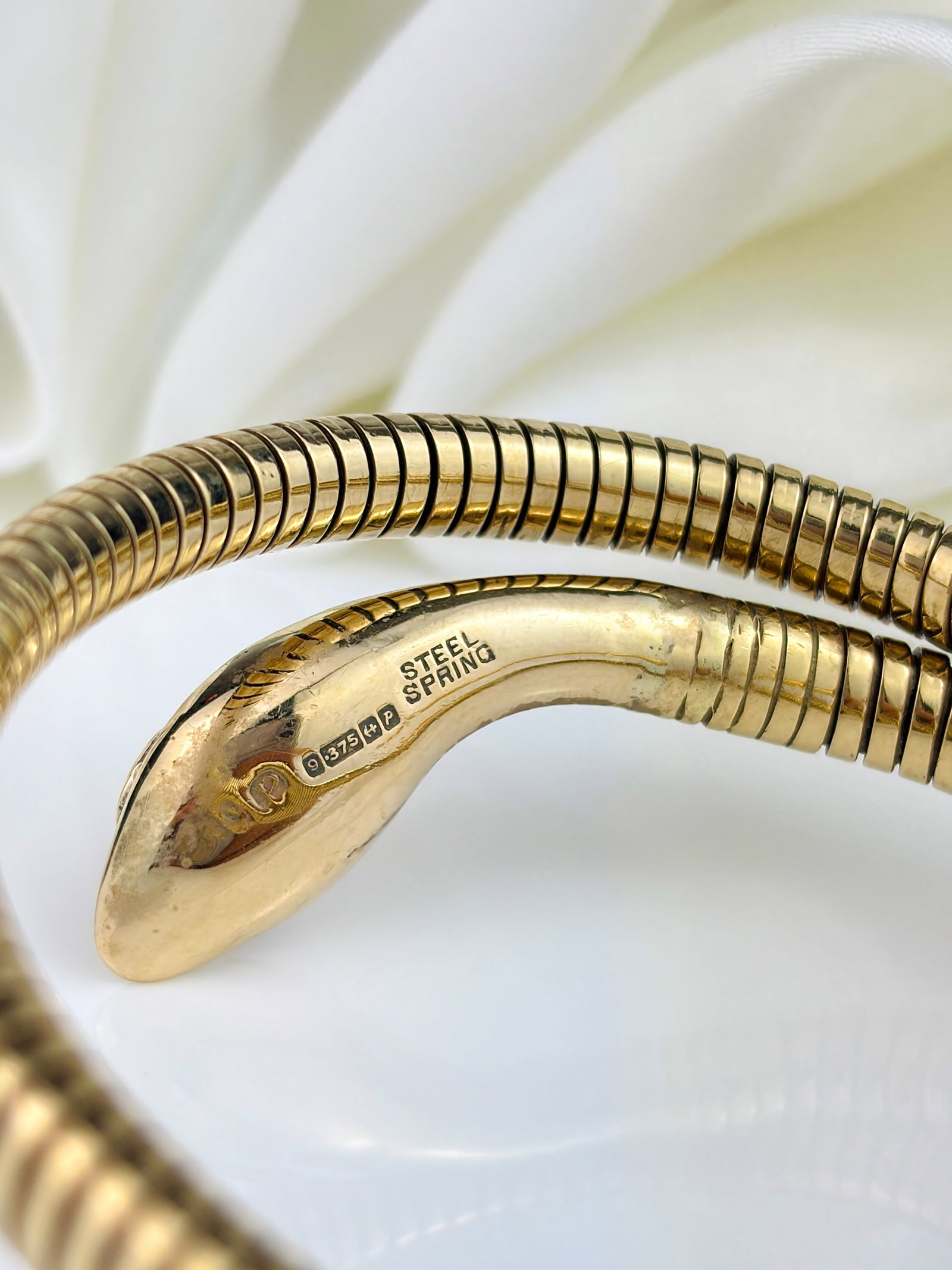 VINTAGE 9CT YELLOW GOLD COILED SNAKE BANGLE BRACELET WITH RUBY EYES - 5