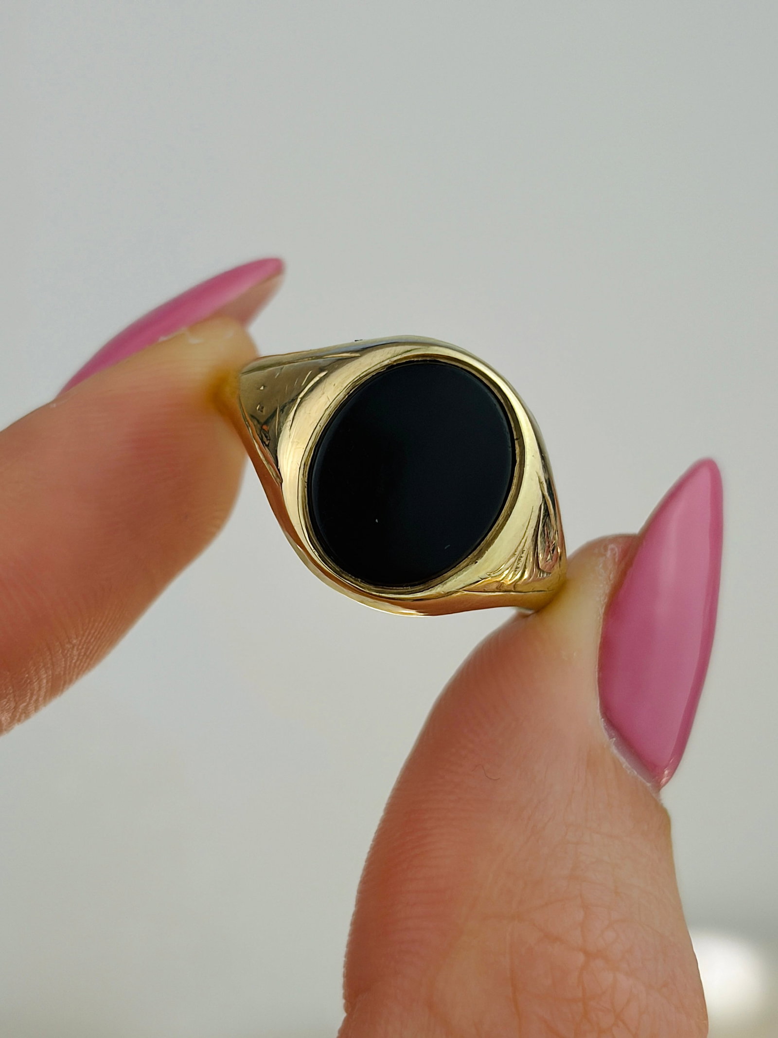 VINTAGE 9CT GOLD ONYX SIGNET RING - 5