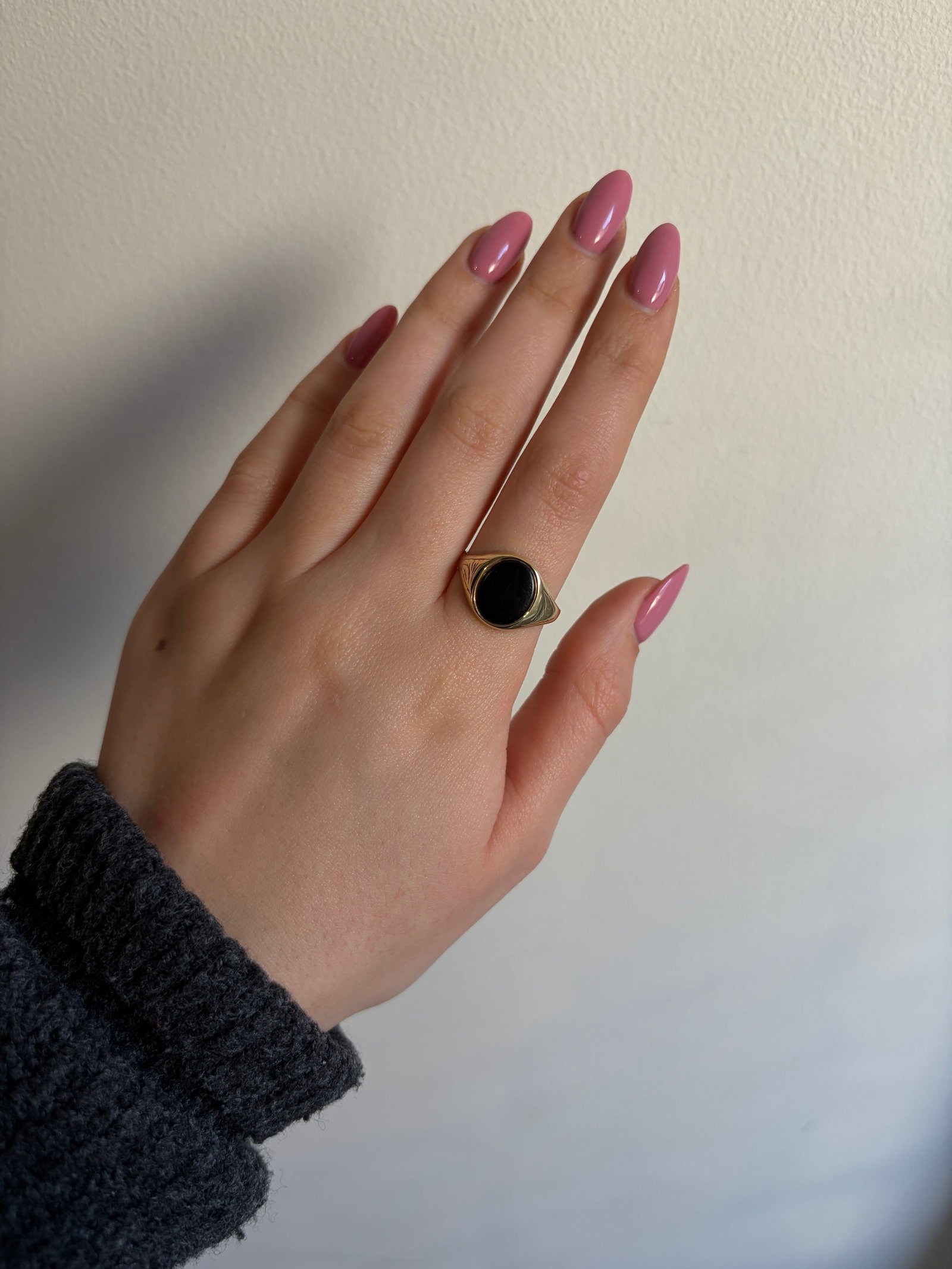 VINTAGE 9CT GOLD ONYX SIGNET RING - 8