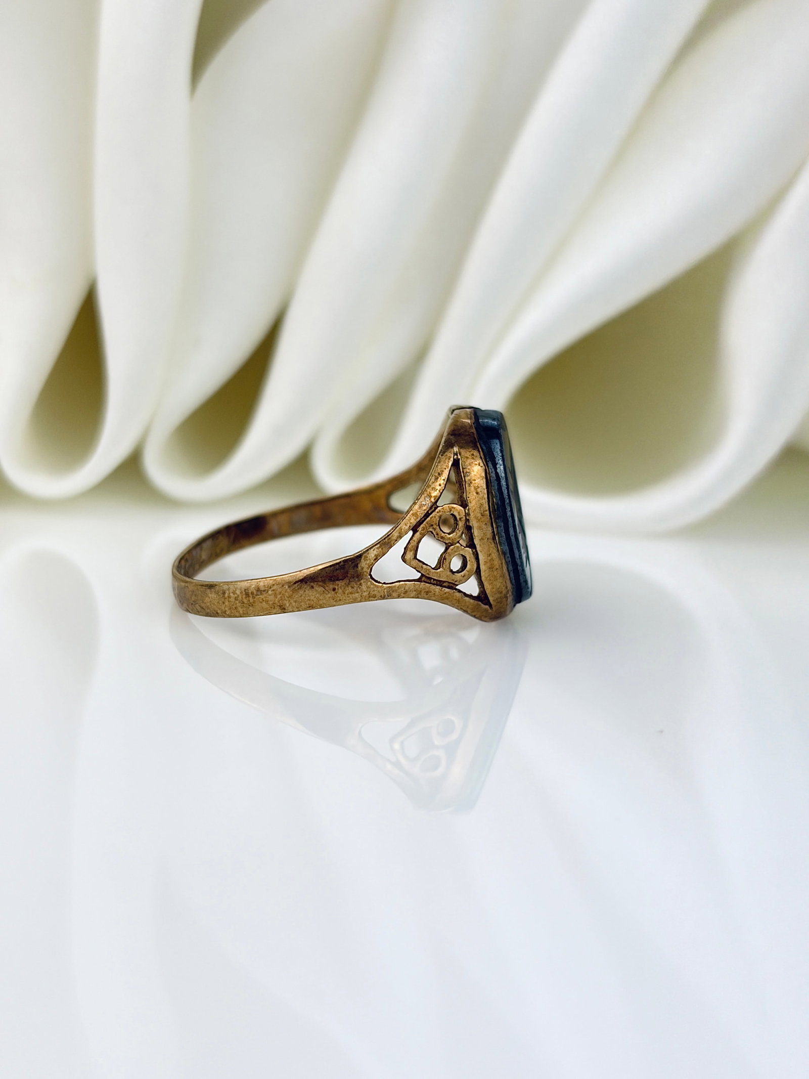 VINTAGE 9CT YELLOW GOLD HEMATITE ROMAN CENTURION INTAGLIO SIGNET RING - 2