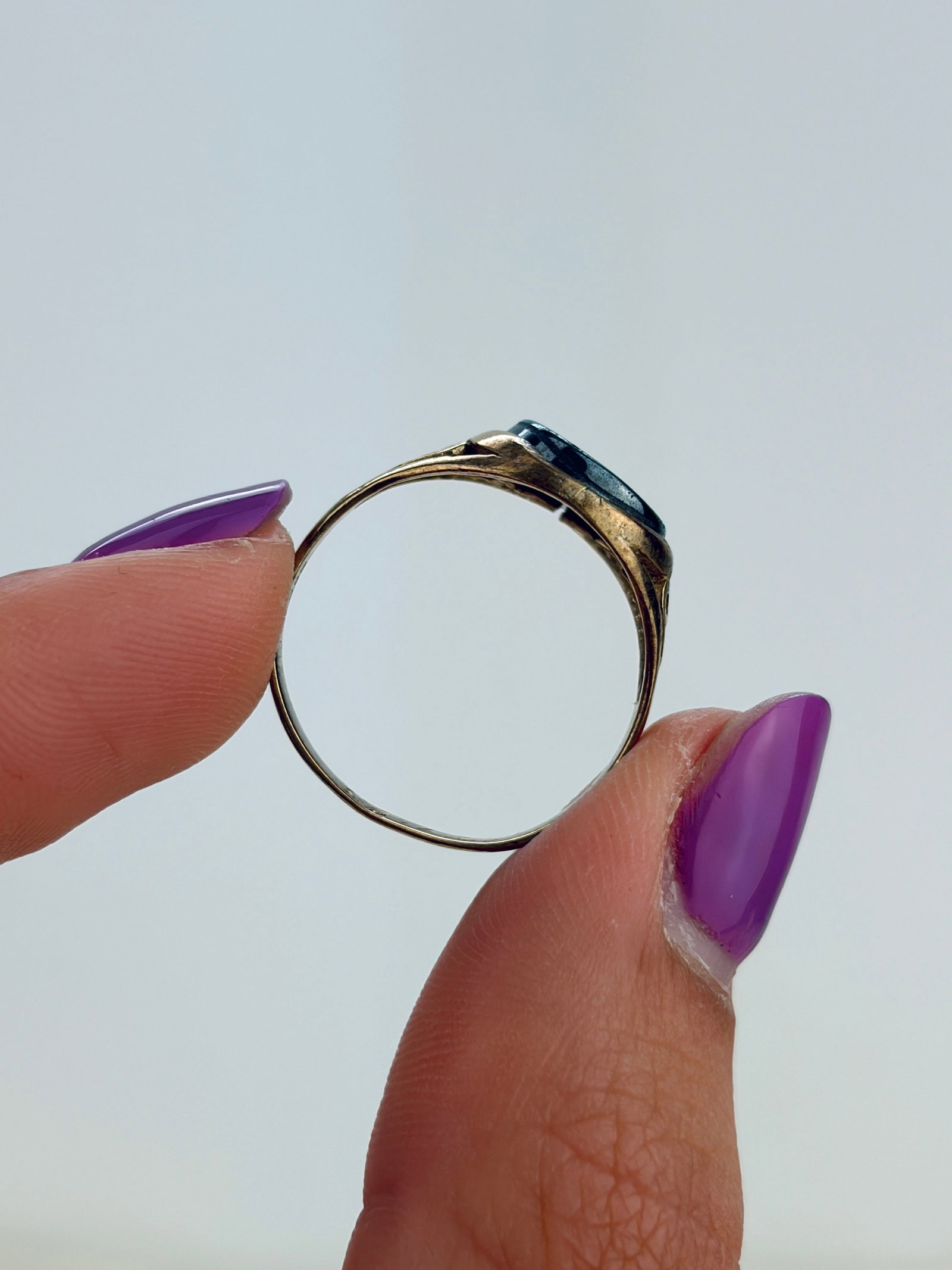 VINTAGE 9CT YELLOW GOLD HEMATITE ROMAN CENTURION INTAGLIO SIGNET RING - 6