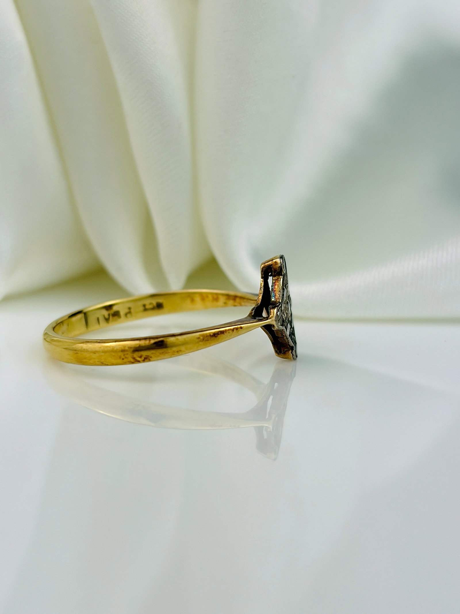 ANTIQUE 18CT GOLD AND PLATINUM DIAMOND CLUSTER RING - 2