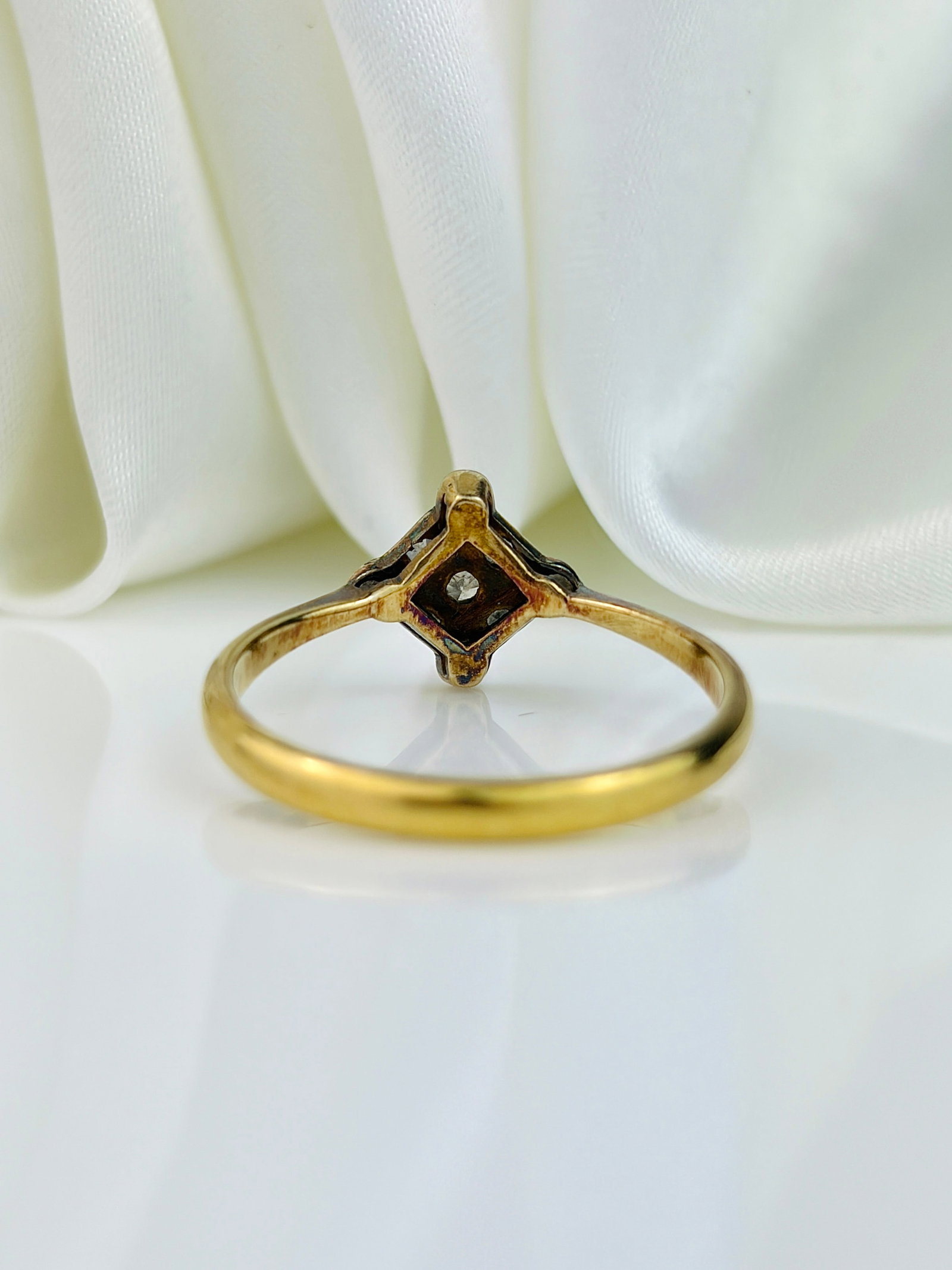 ANTIQUE 18CT GOLD AND PLATINUM DIAMOND CLUSTER RING - 3