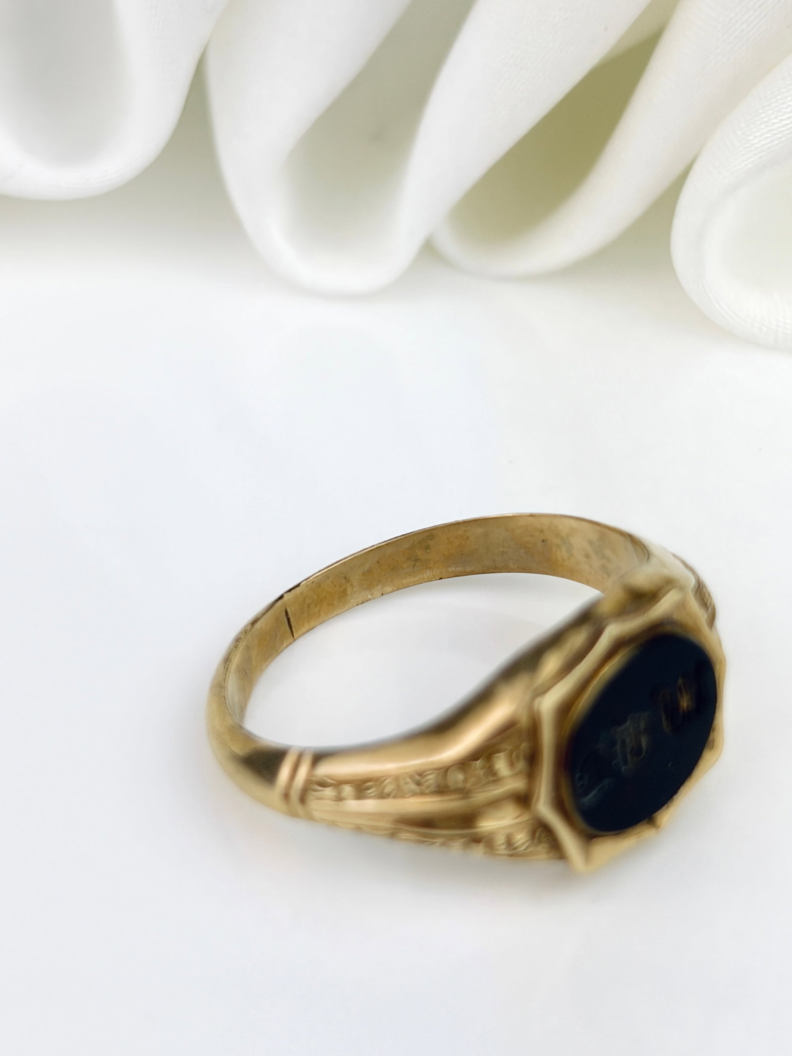ANTIQUE VICTORIAN ERA 'CBW' BLOODSTONE SIGNET RING IN GOLD - 4