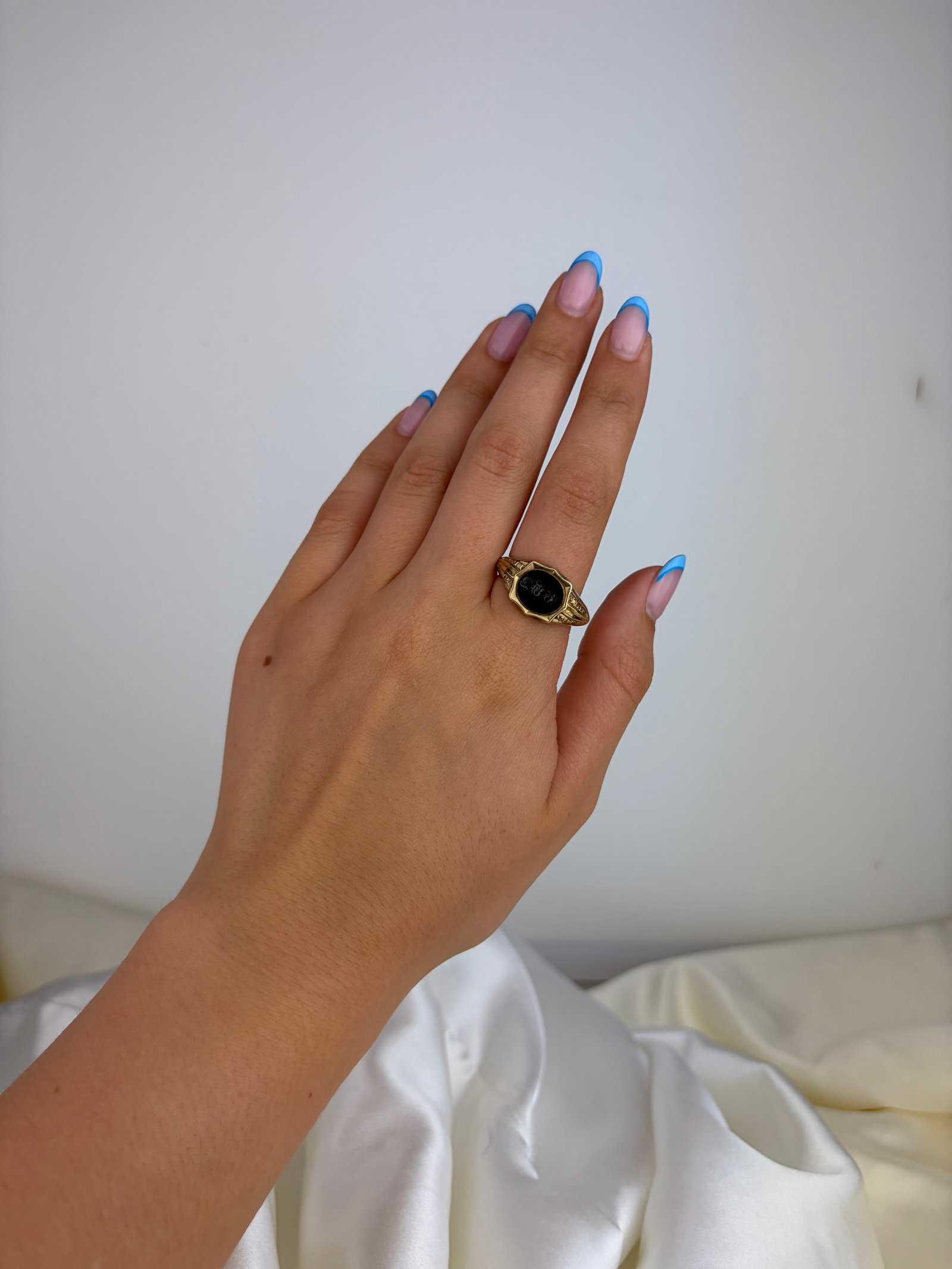 ANTIQUE VICTORIAN ERA 'CBW' BLOODSTONE SIGNET RING IN GOLD - 7