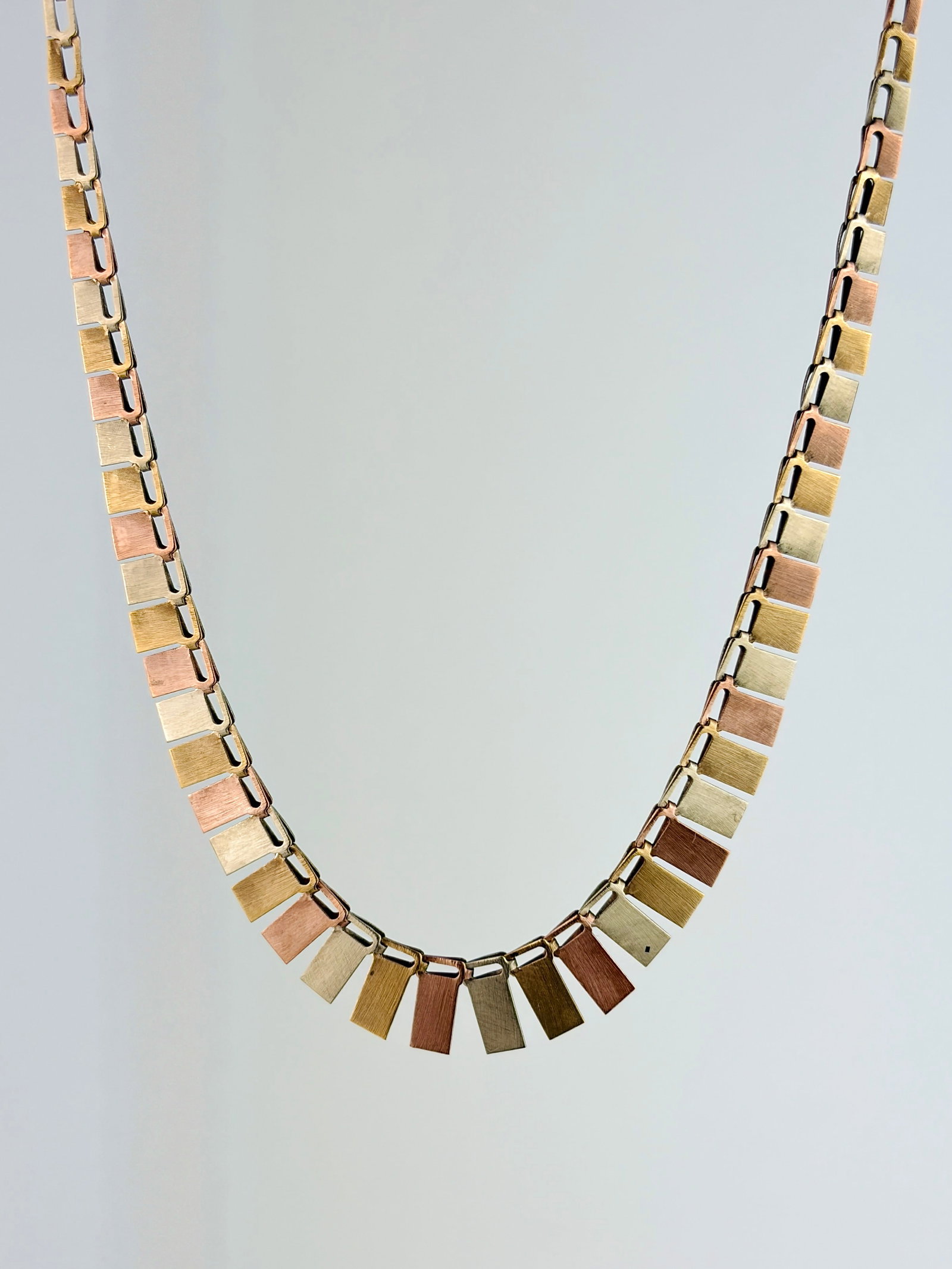 Vintage 9ct Tri-Gold Fringe Collar Necklace: Vintage 9ct Tri-Gold Fringe Collar Necklace Pretty fringe collar necklace that has rose, white and yellow gold