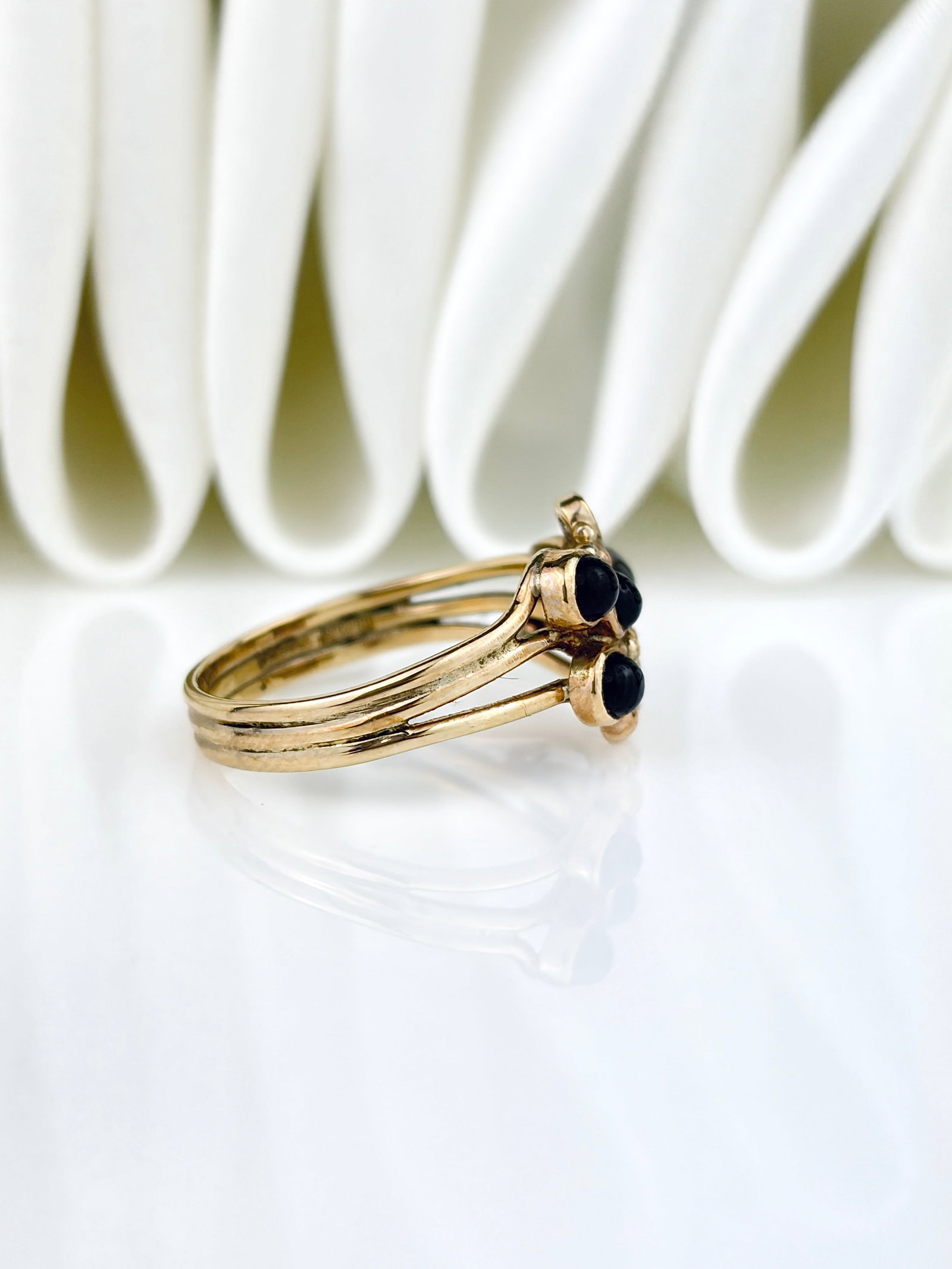 Cabochon Garnet and Diamond Fancy 9ct Gold Ring - 2