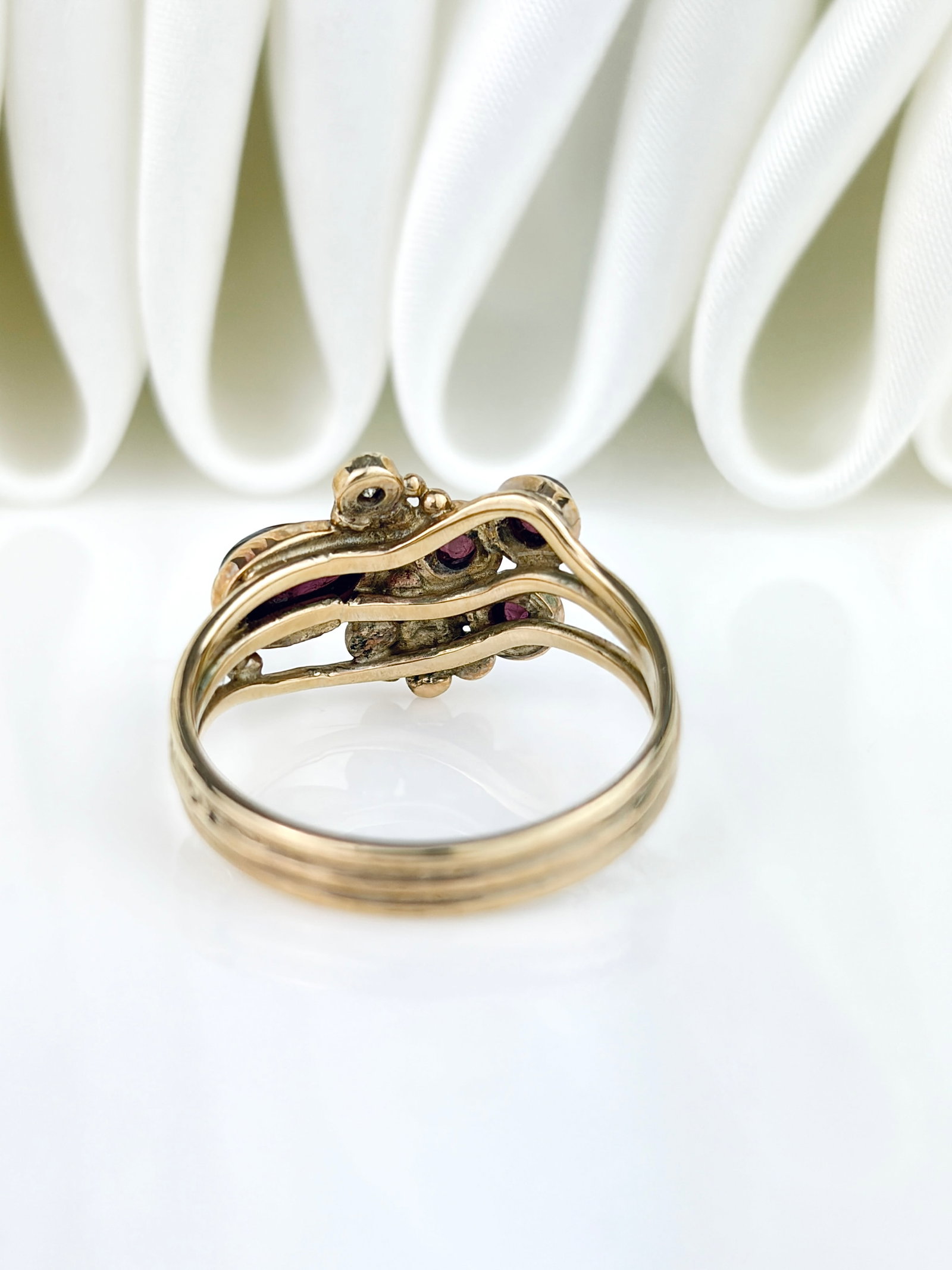 Cabochon Garnet and Diamond Fancy 9ct Gold Ring - 3
