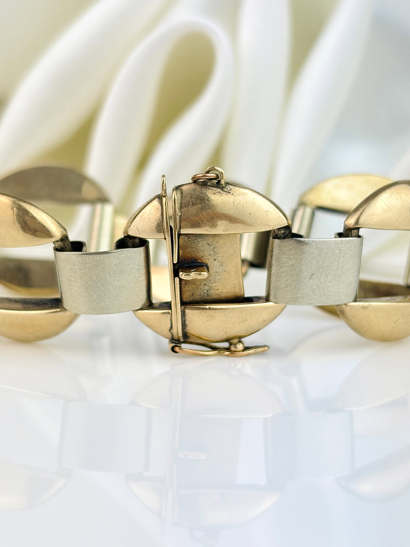Incredible Art Deco Era 9ct Yellow and White Gold Two Tone Chunky Bracelet - 4