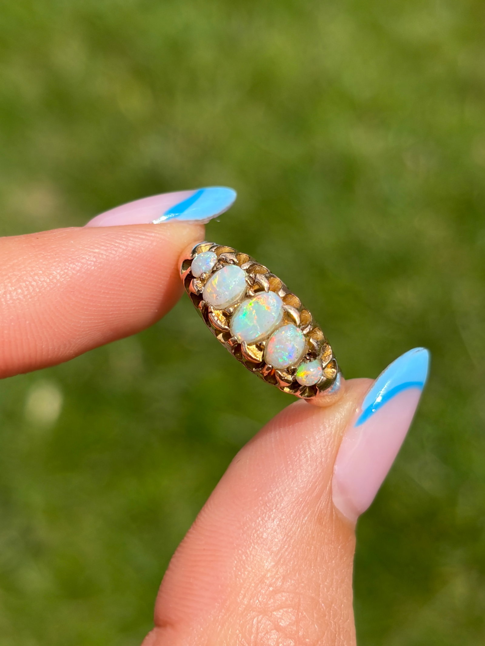 ANTIQUE CABOCHON OPAL 5 STONE RING IN GOLD - 10