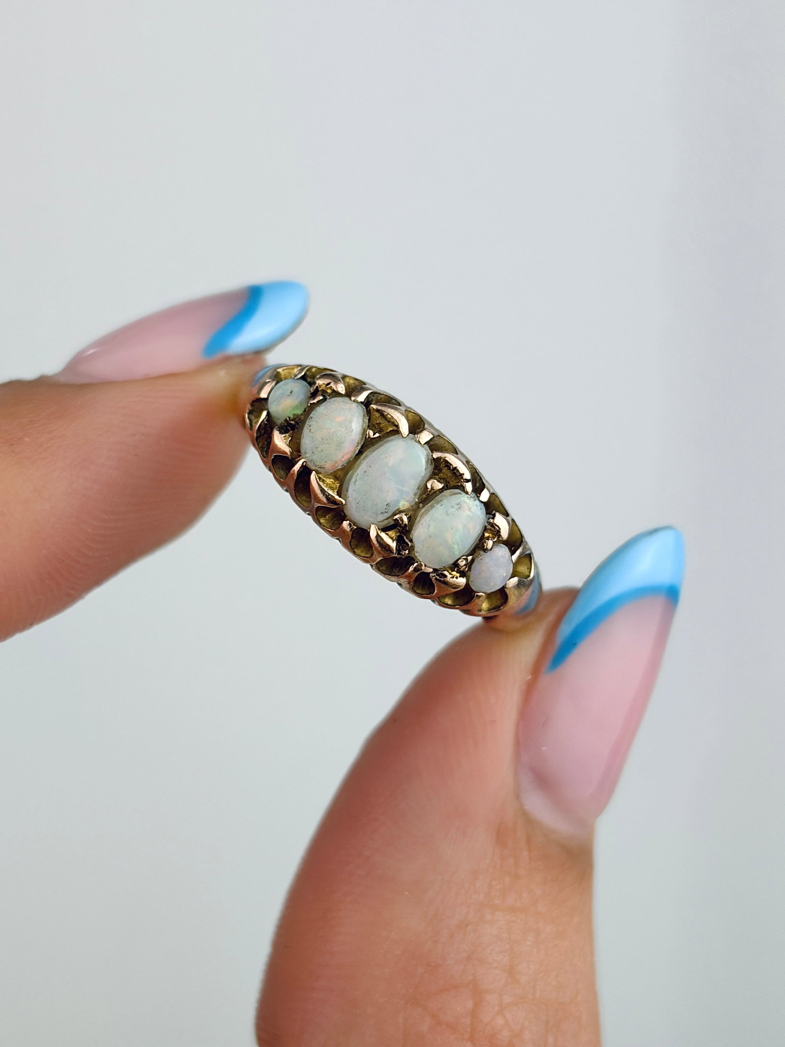 ANTIQUE CABOCHON OPAL 5 STONE RING IN GOLD - 5