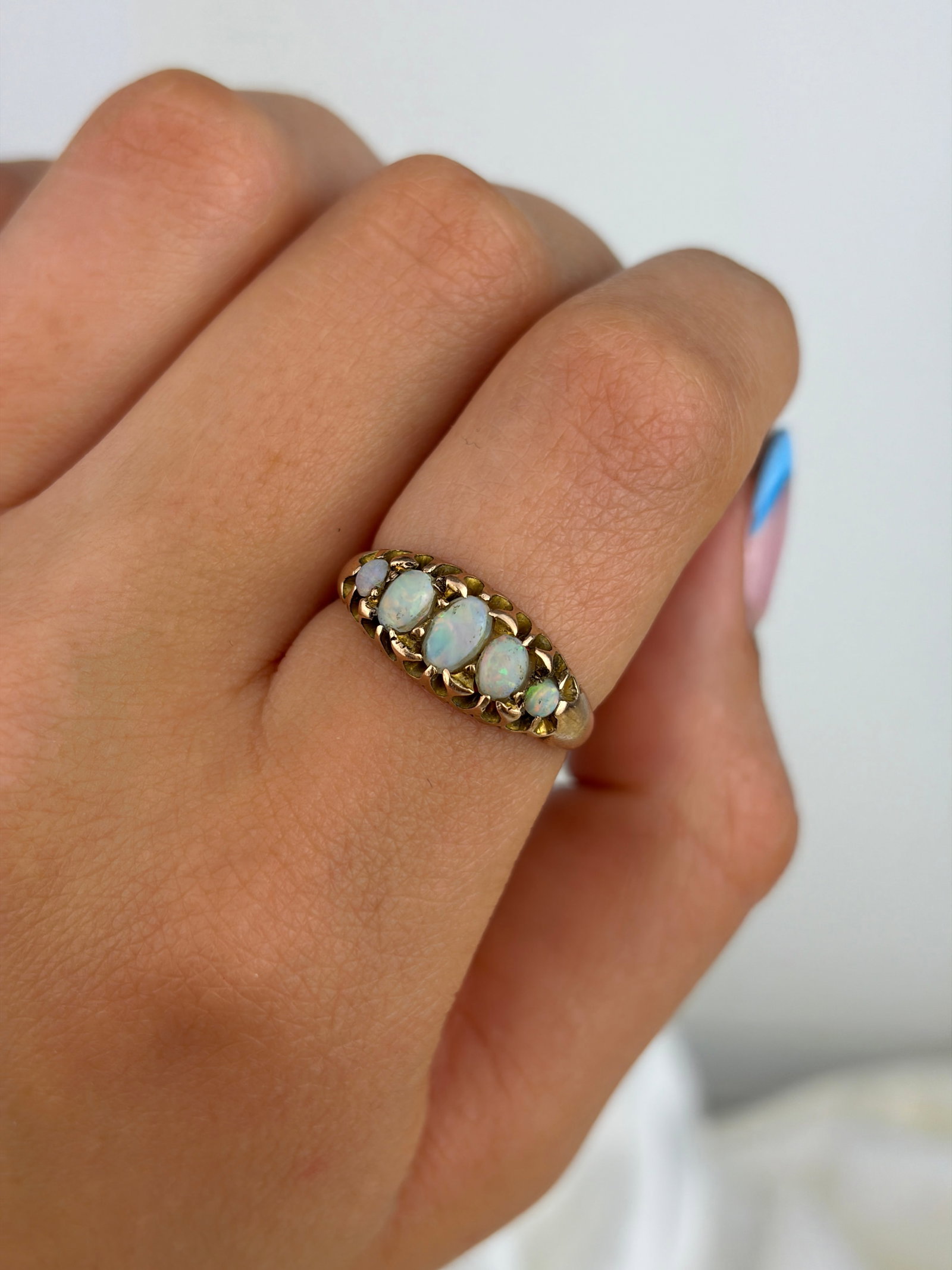 ANTIQUE CABOCHON OPAL 5 STONE RING IN GOLD - 8