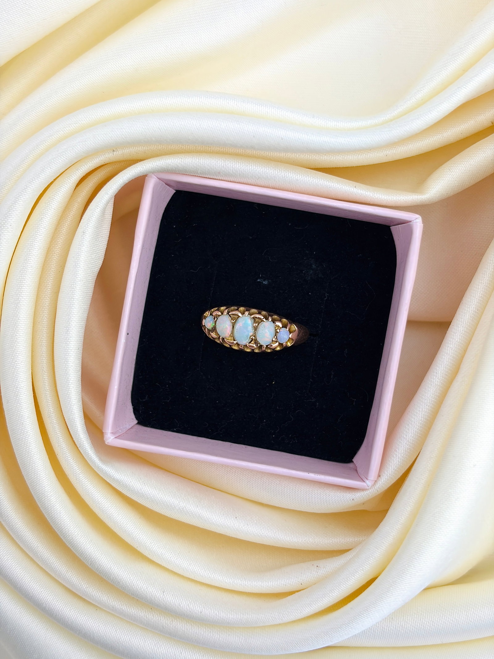 ANTIQUE CABOCHON OPAL 5 STONE RING IN GOLD - 9