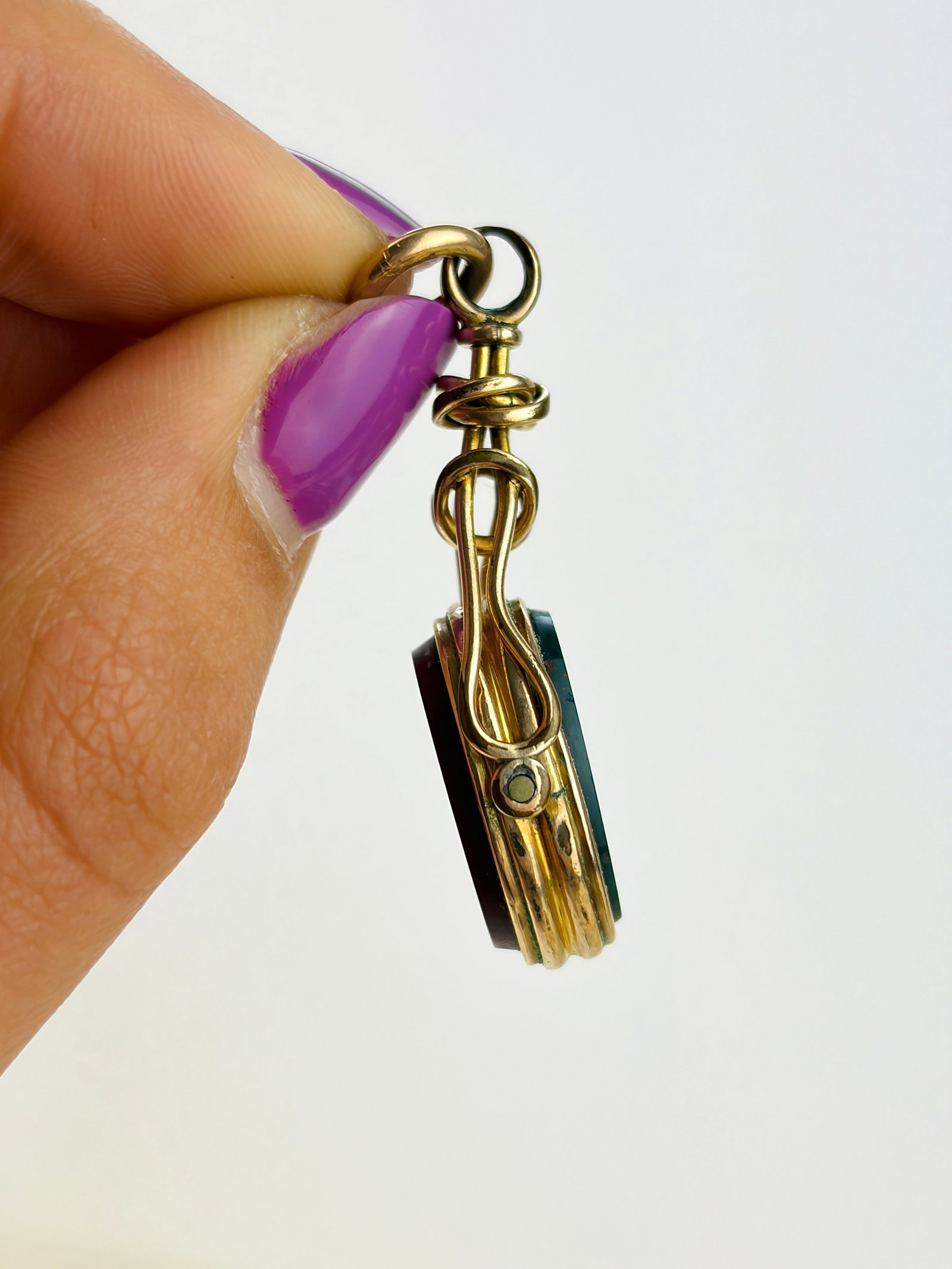 ROLLED GOLD CARNELIAN AND BLOODSTONE SPINNING FOB PENDANT - 4