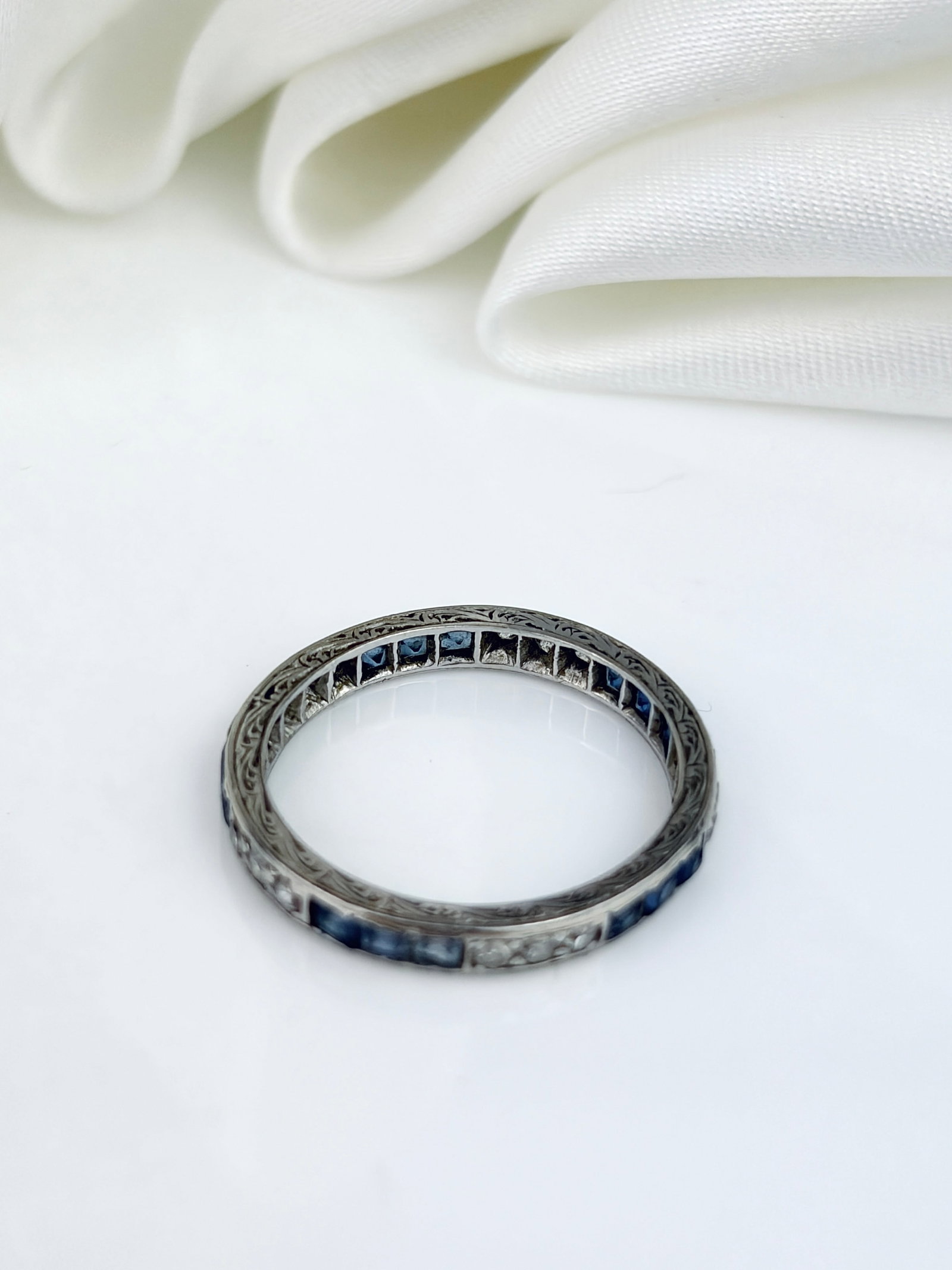 LOVELY ART DECO SAPPHIRE AND DIAMOND FULL ETERNITY BAND RING - 3