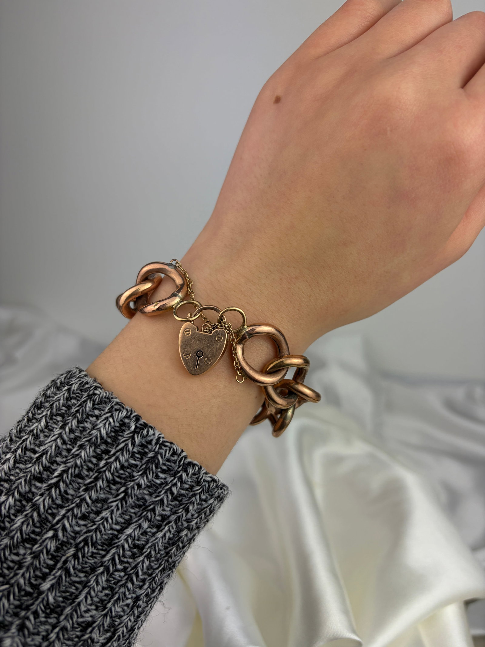 GIANT ANTIQUE C.1902 9CT GOLD HEART PADLOCK GATE BRACELET - 5