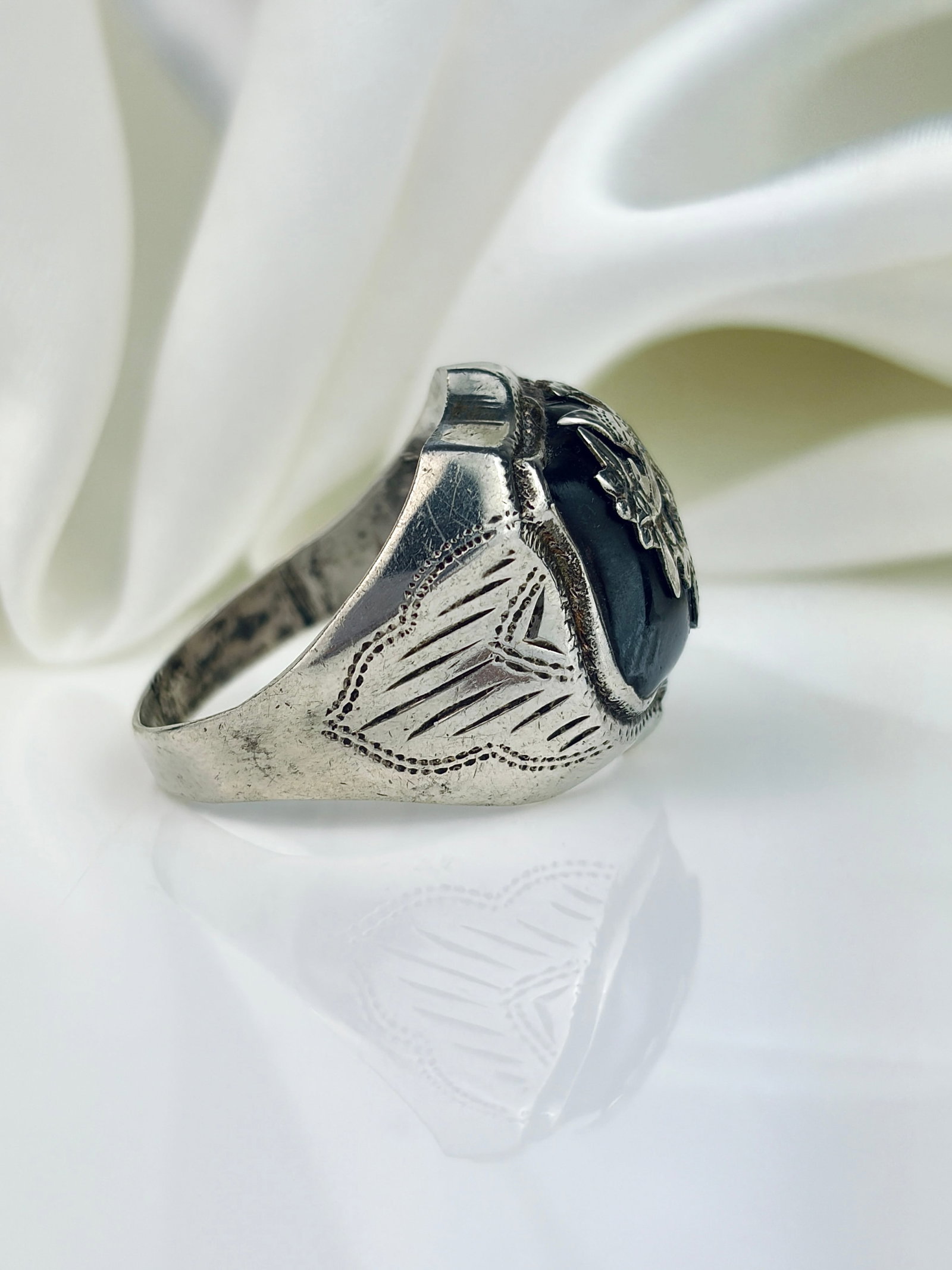 VINTAGE HEMATITE STERLING SILVER SIAM DANCER STATEMENT RING - 2