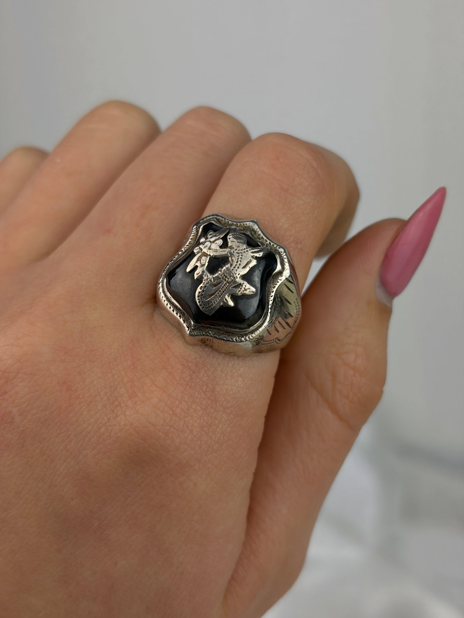 VINTAGE HEMATITE STERLING SILVER SIAM DANCER STATEMENT RING - 7