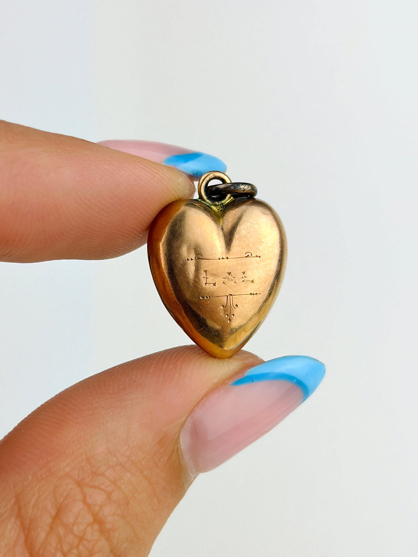 ANTIQUE 9CT GOLD PUFFED HEART PENDANT - 3