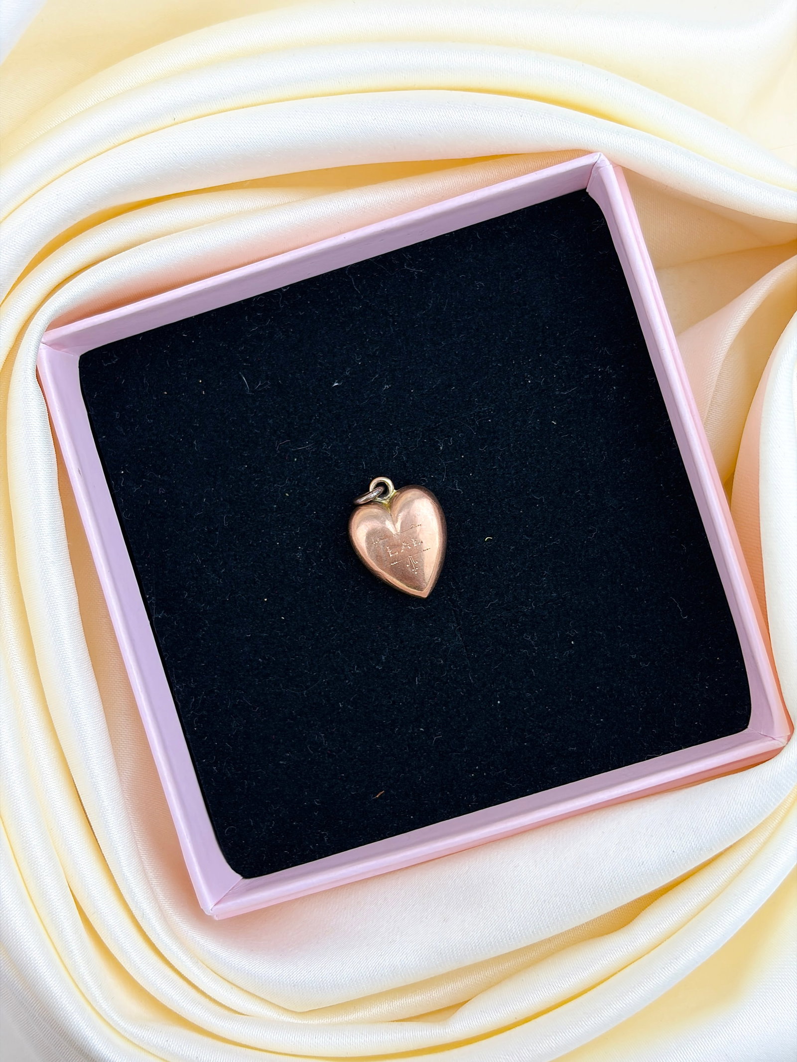 ANTIQUE 9CT GOLD PUFFED HEART PENDANT - 6