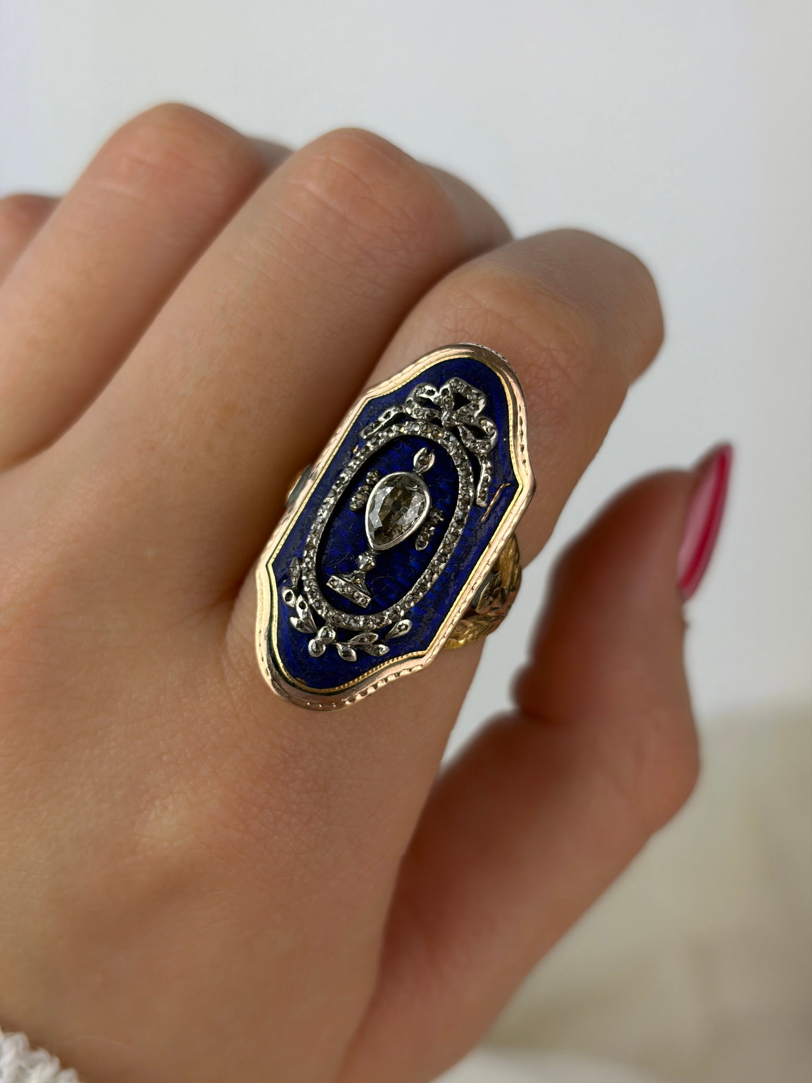 Georgian era French enamel and rose cut diamond urn panel ring in gold - fitted red velvet box - 8