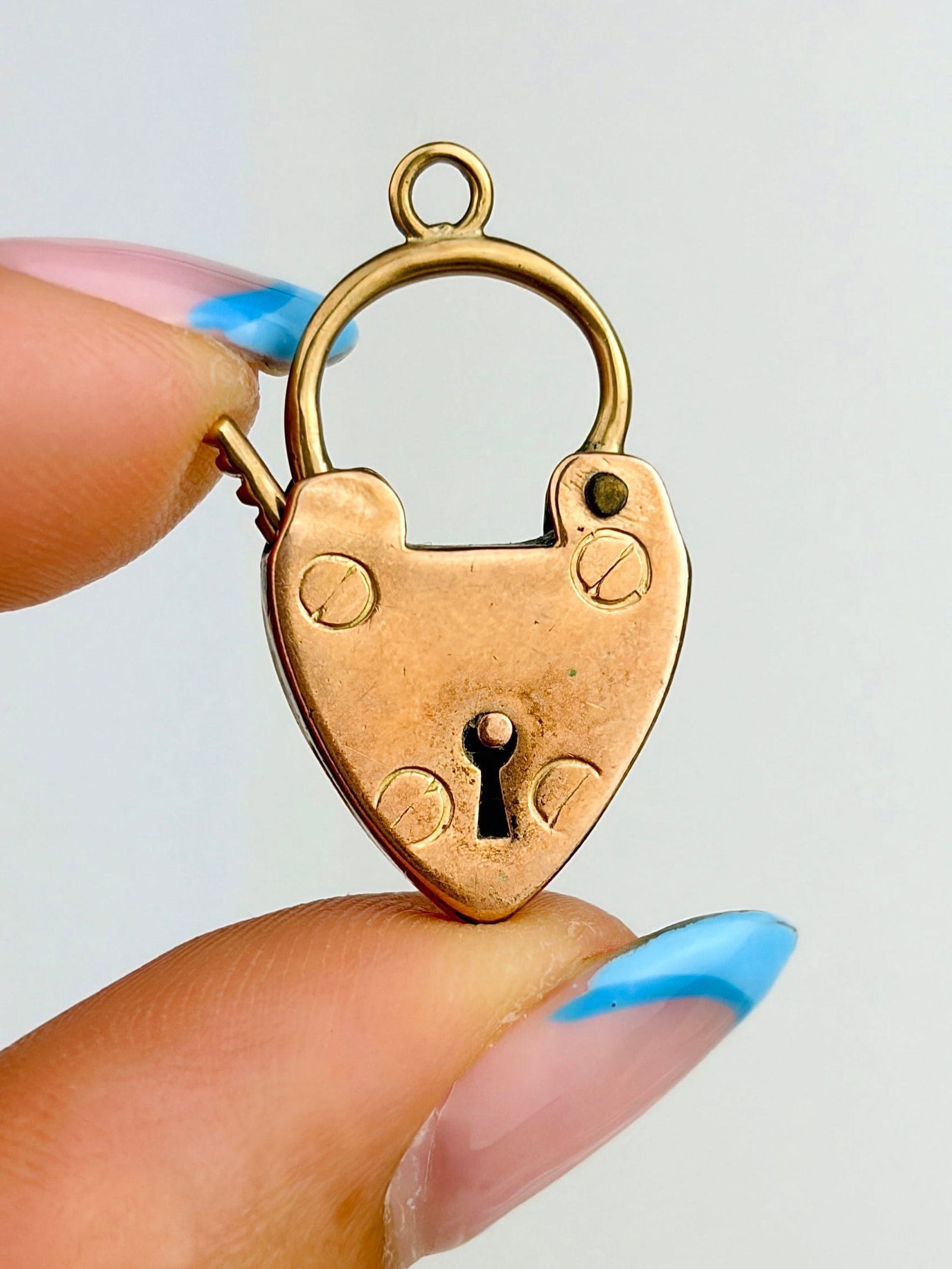 ANTIQUE 9CT GOLD OPENING HEART PADLOCK CHARM/PENDANT: ANTIQUE 9CT GOLD OPENING HEART PADLOCK CHARM/PENDANT