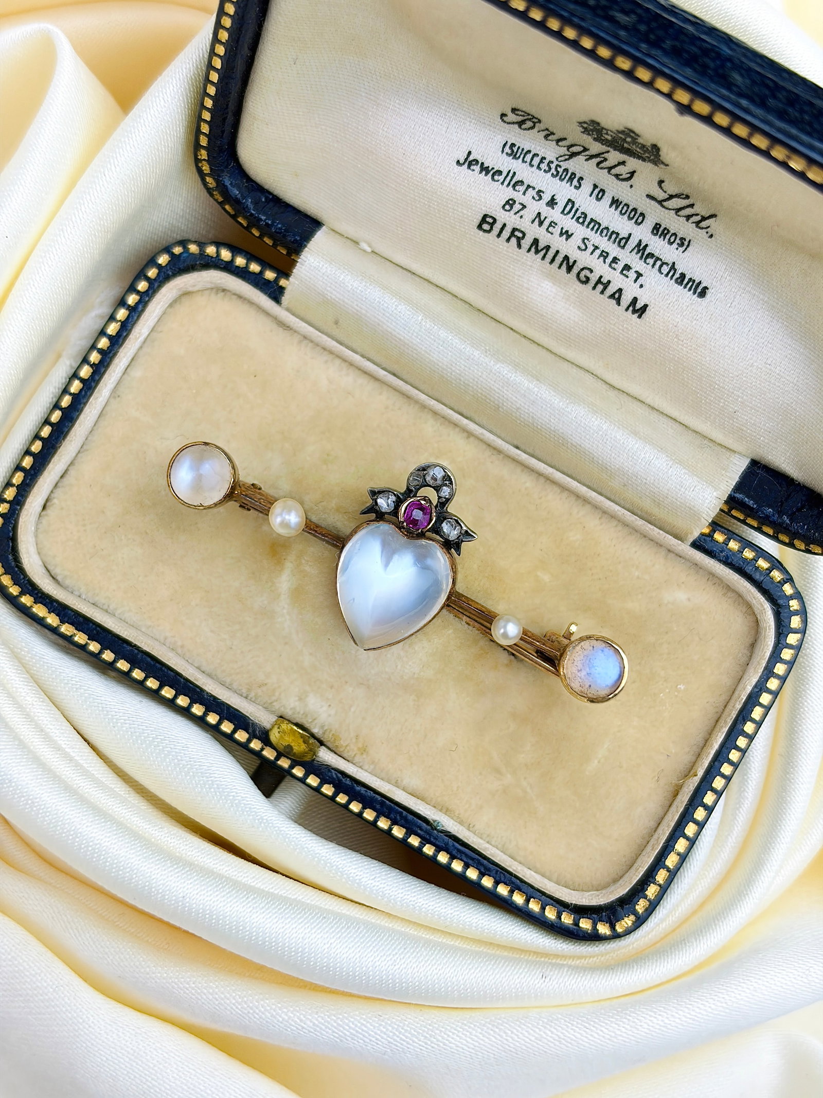WONDERFUL ANTIQUE CARVED MOONSTONE CROWNED HEART WITH RUBY , DIAMOND AND PEARL BROOCH IN GOLD: WONDERFUL ANTIQUE CARVED MOONSTONE CROWNED HEART WITH RUBY , DIAMOND AND PEARL BROOCH IN GOLD Such a stunning carved moonstone heart framed by a ruby and diamond crown!