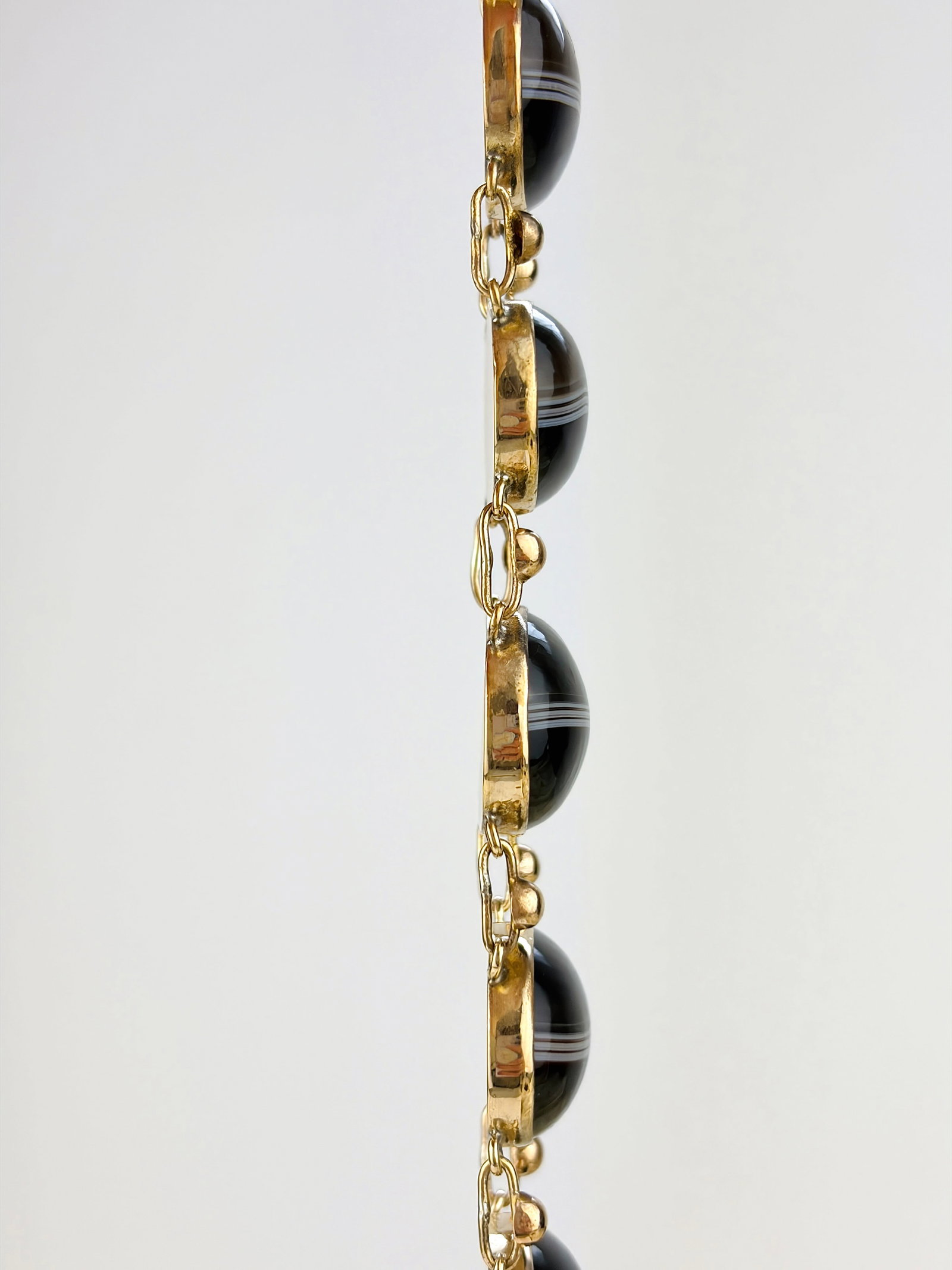 ANTIQUE LARGE BANDED AGATE BRACELET IN GILT METAL - 2