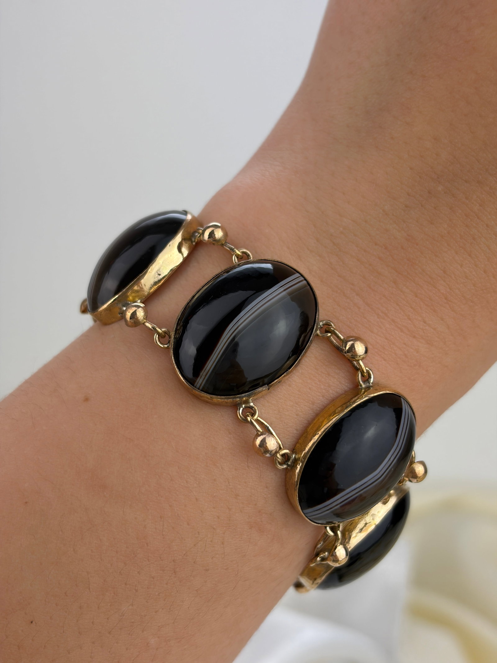 ANTIQUE LARGE BANDED AGATE BRACELET IN GILT METAL - 6