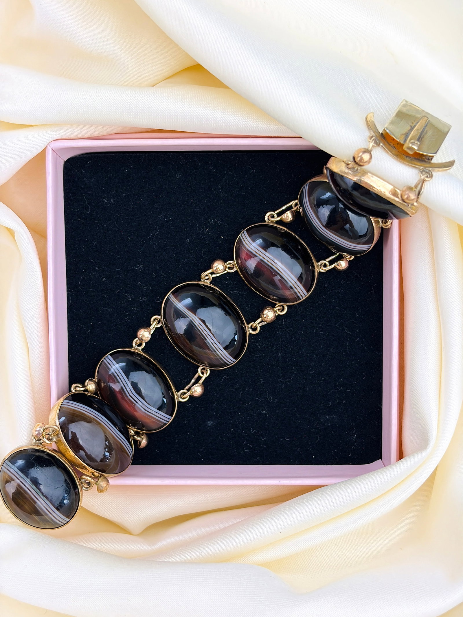 ANTIQUE LARGE BANDED AGATE BRACELET IN GILT METAL - 7