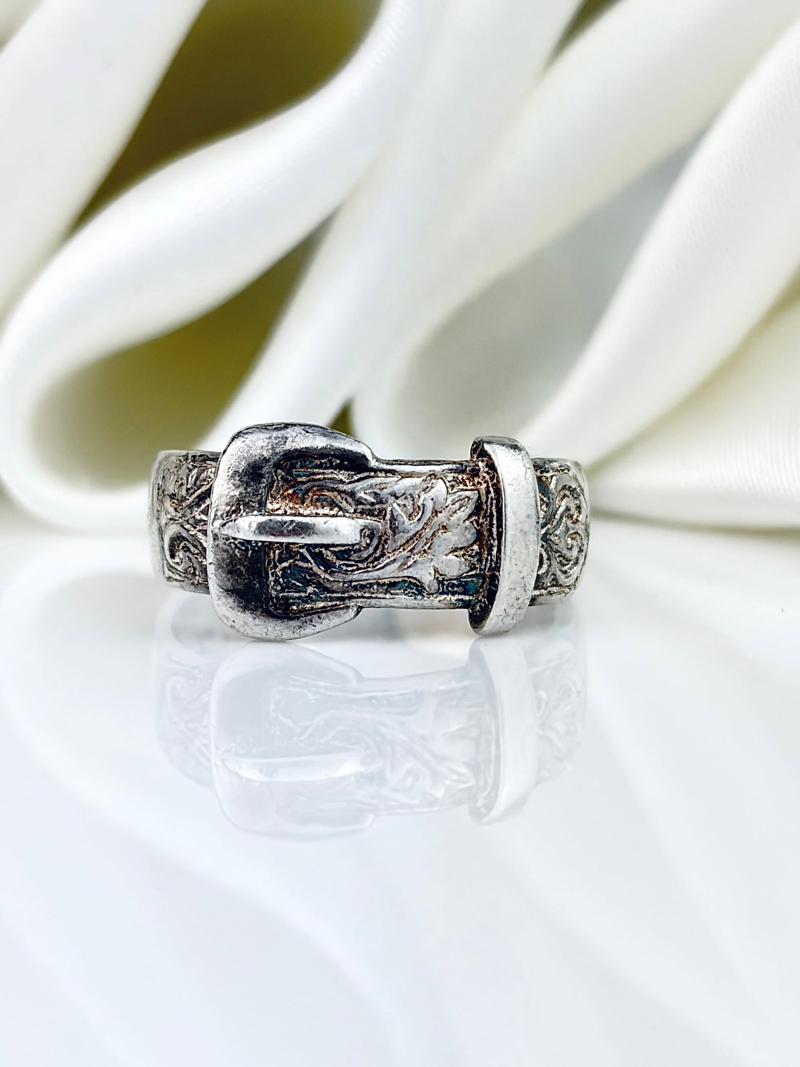 Vintage Silver Engraved Buckle Ring: Vintage Silver Engraved Buckle Ring