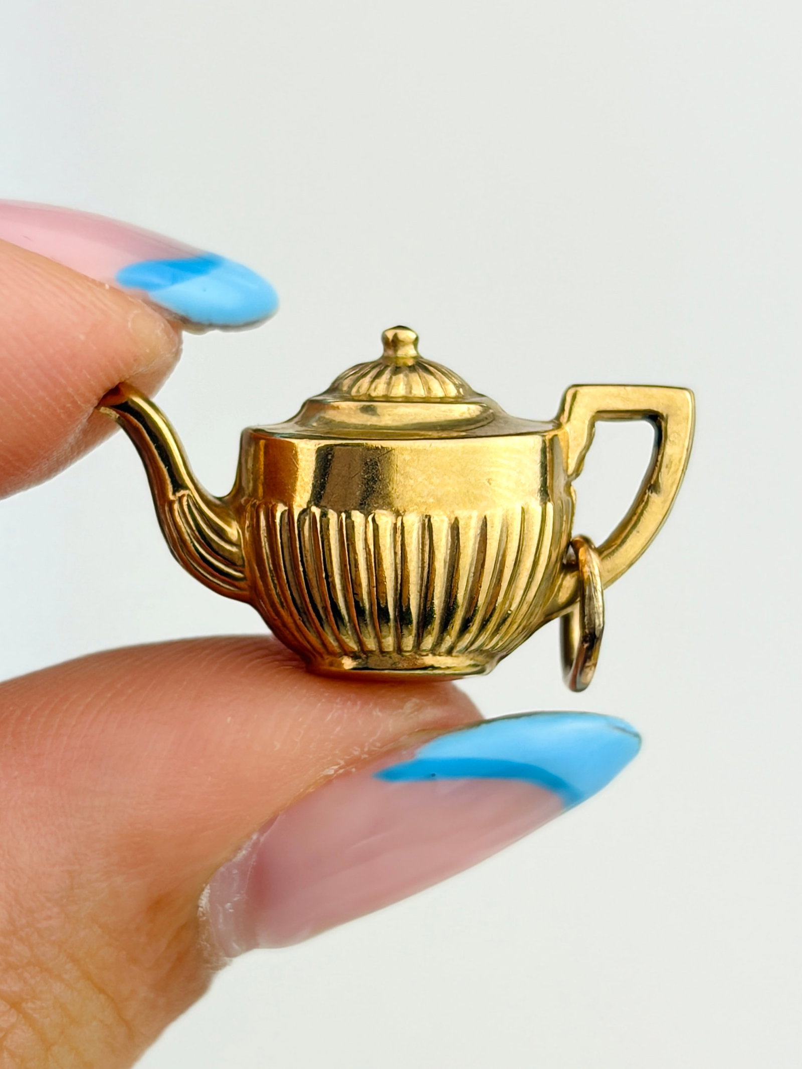 VINTAGE 9CT GOLD TEAPOT CHARM: VINTAGE 9CT GOLD TEAPOT CHARM