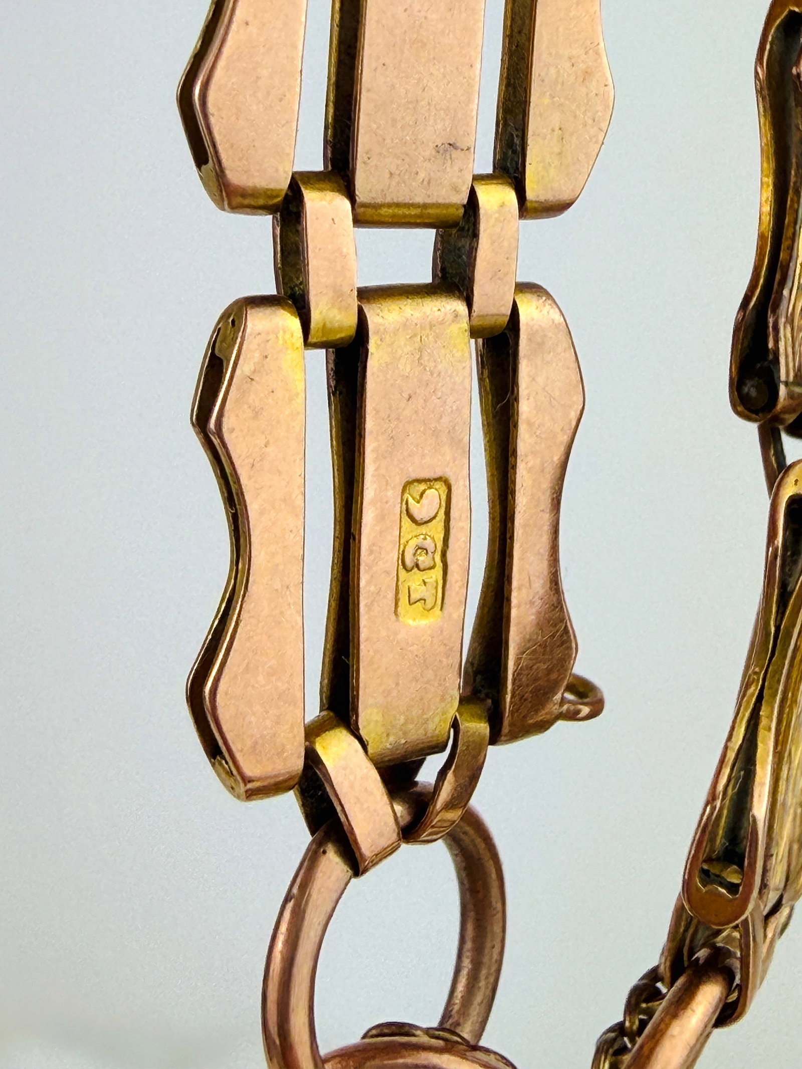 VINTAGE 9CT GOLD ENGRAVED FANCY LINK GATE BRACELET WITH HEART PADLOCK - 4