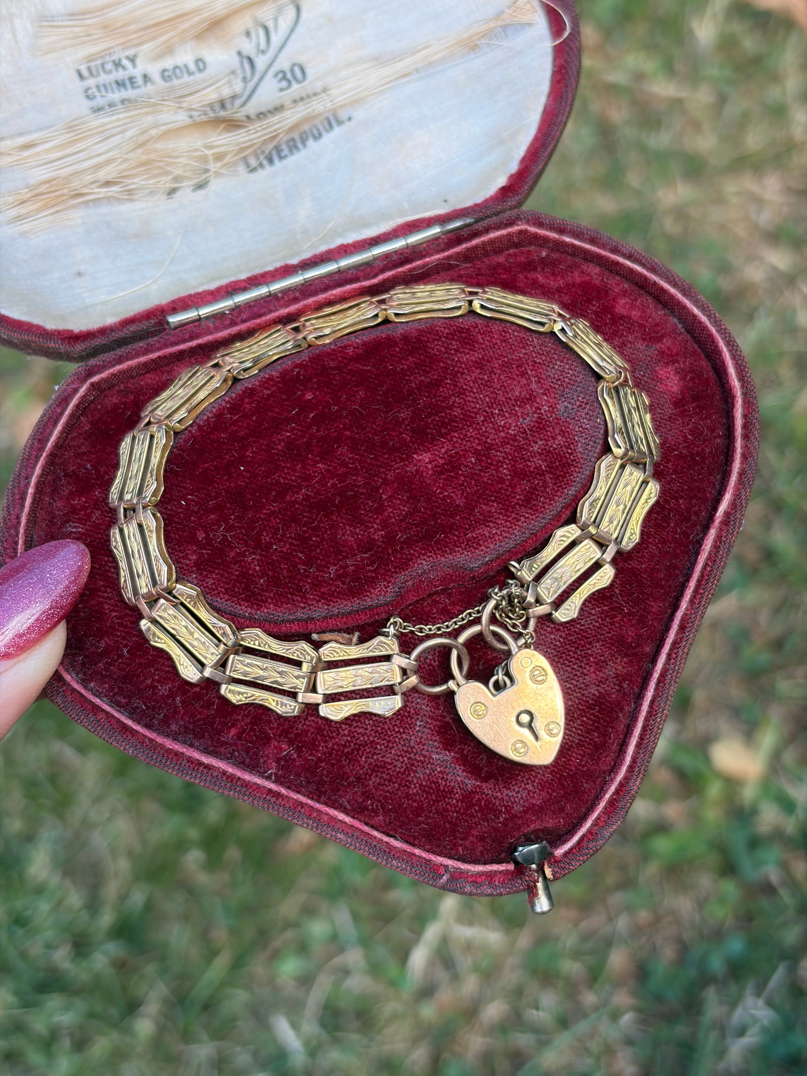 VINTAGE 9CT GOLD ENGRAVED FANCY LINK GATE BRACELET WITH HEART PADLOCK - 7