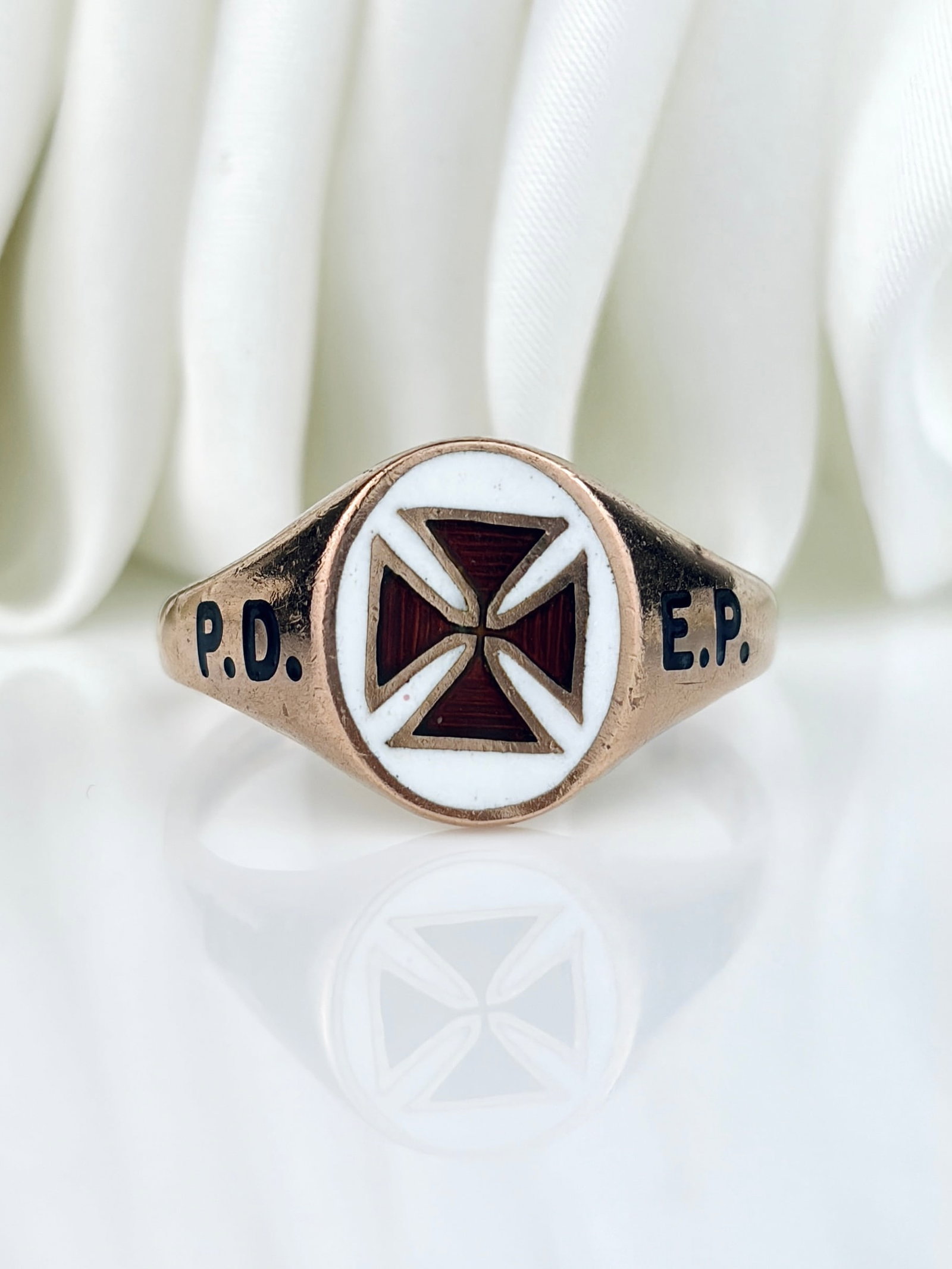 Vintage 9ct Gold Masonic Knights Templar Signet Ring: Vintage 9ct Gold Masonic Knights Templar Signet Ring Chunky men's signet ring!