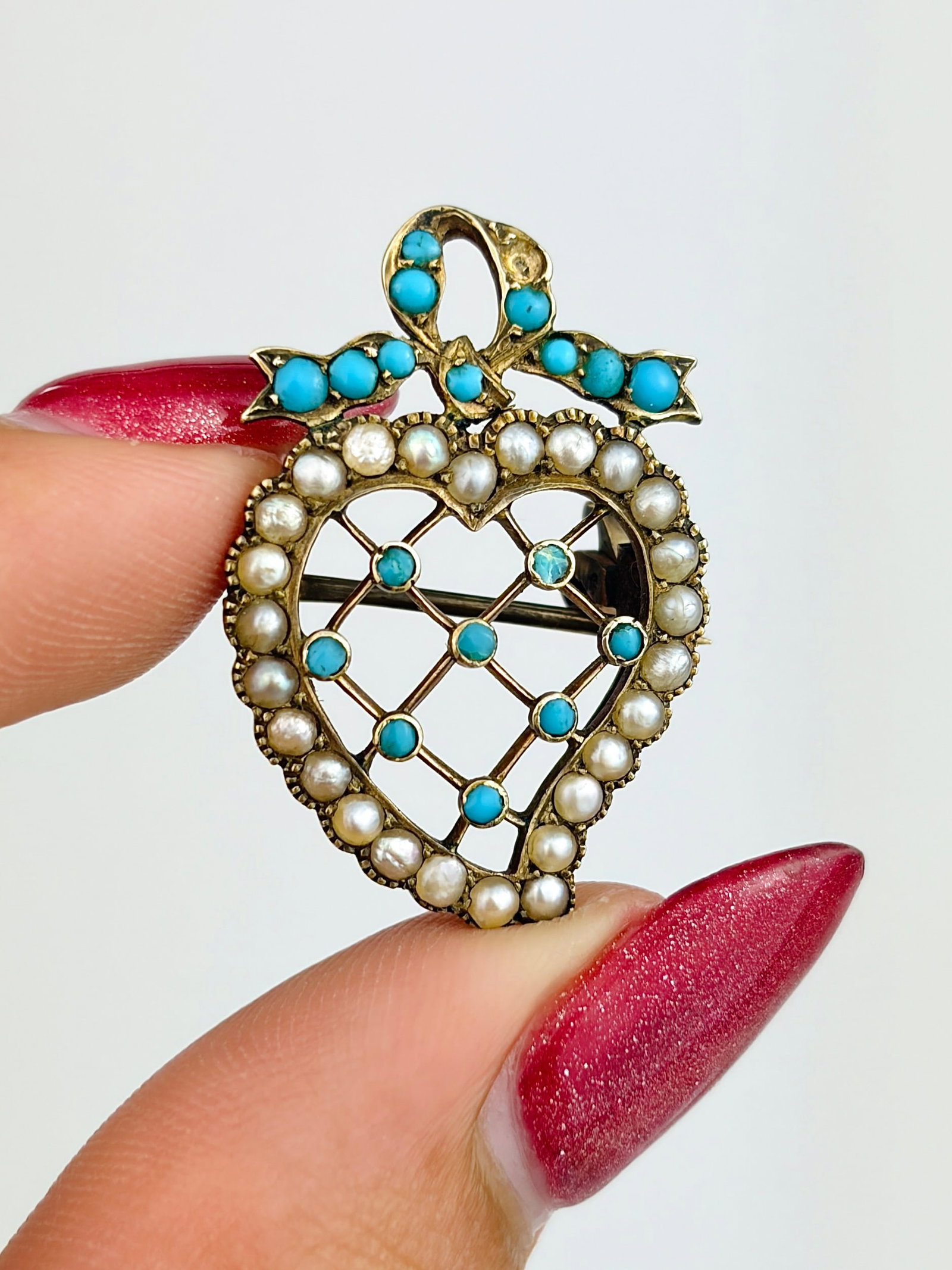 ANTIQUE 9CT GOLD MURLE BENNET TURQUOISE AND PEARL CROWNED HEART BROOCH: ANTIQUE 9CT GOLD MURLE BENNET TURQUOISE AND PEARL CROWNED HEART BROOCH Lovely quality a