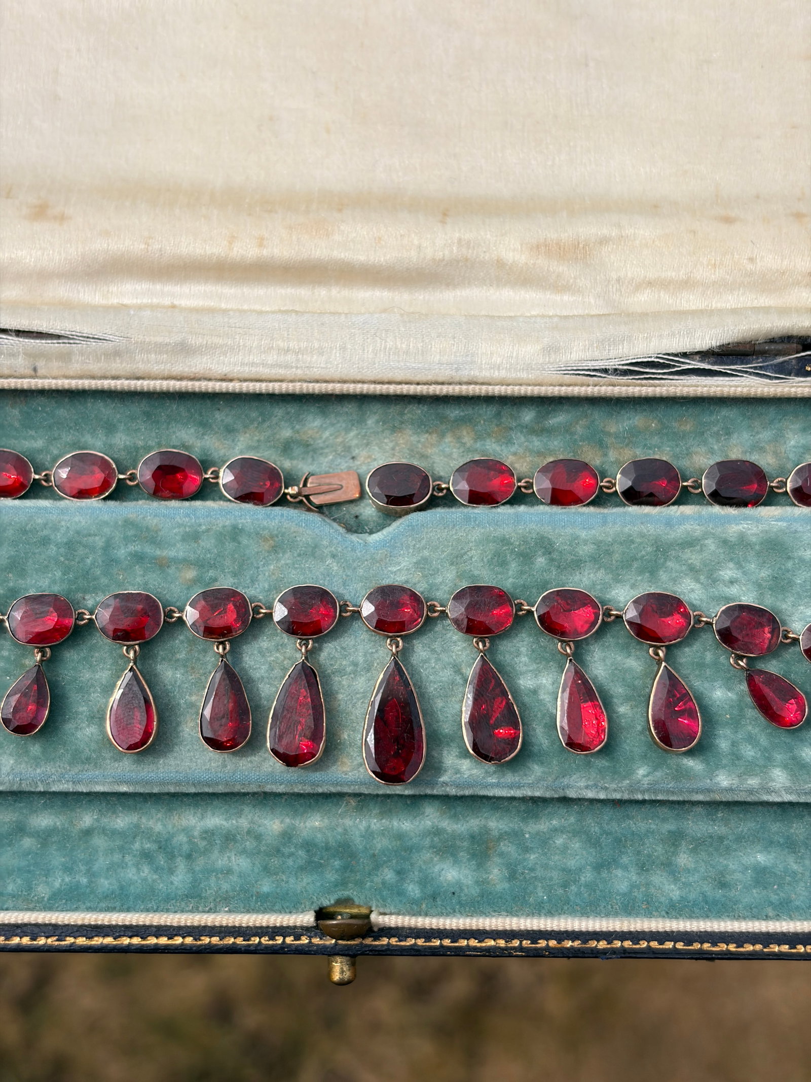 Incredible Antique Garnet Fringe Riviere Necklace in 9ct Gold - 11